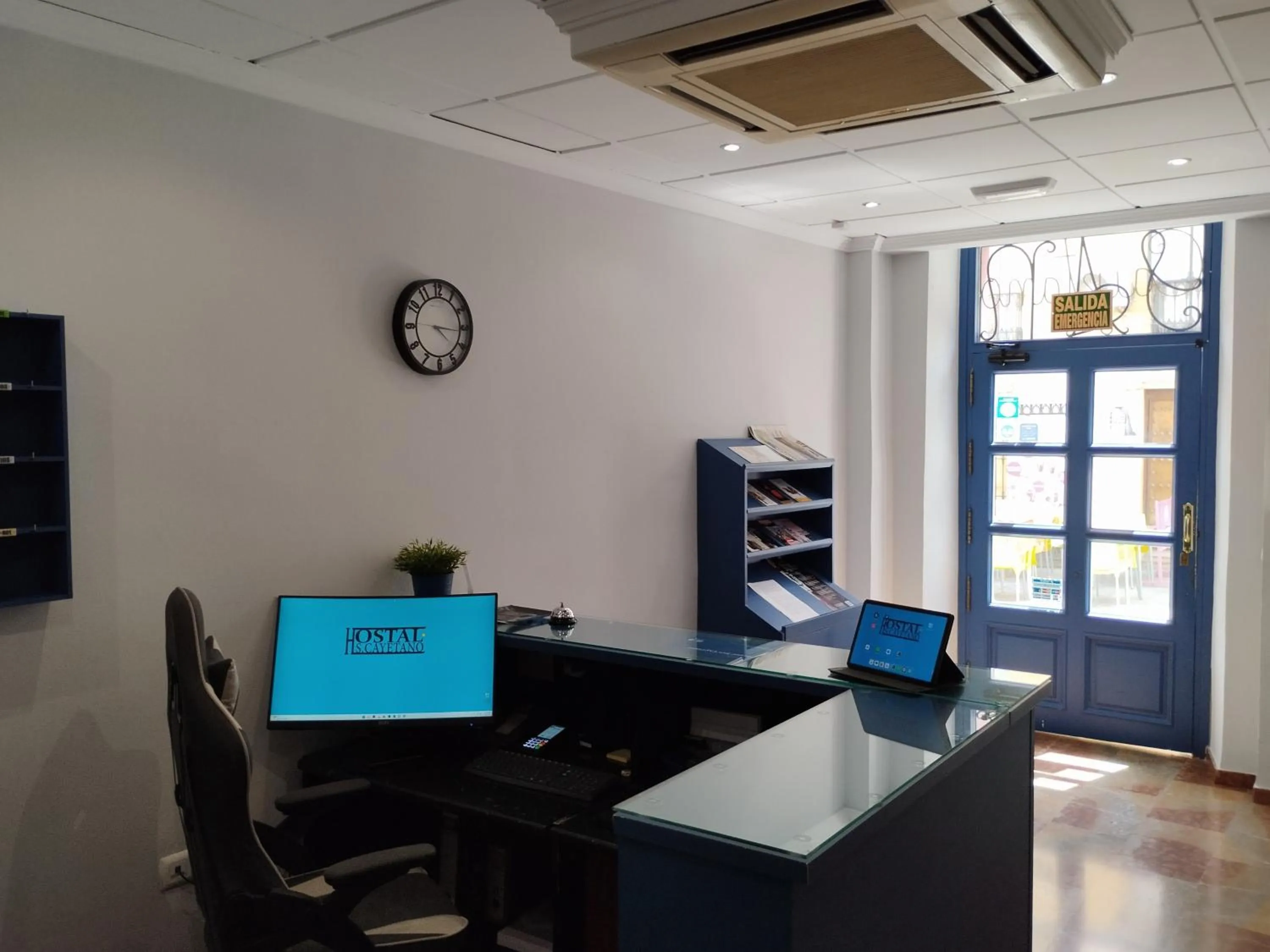 Property building in Hostal San Cayetano