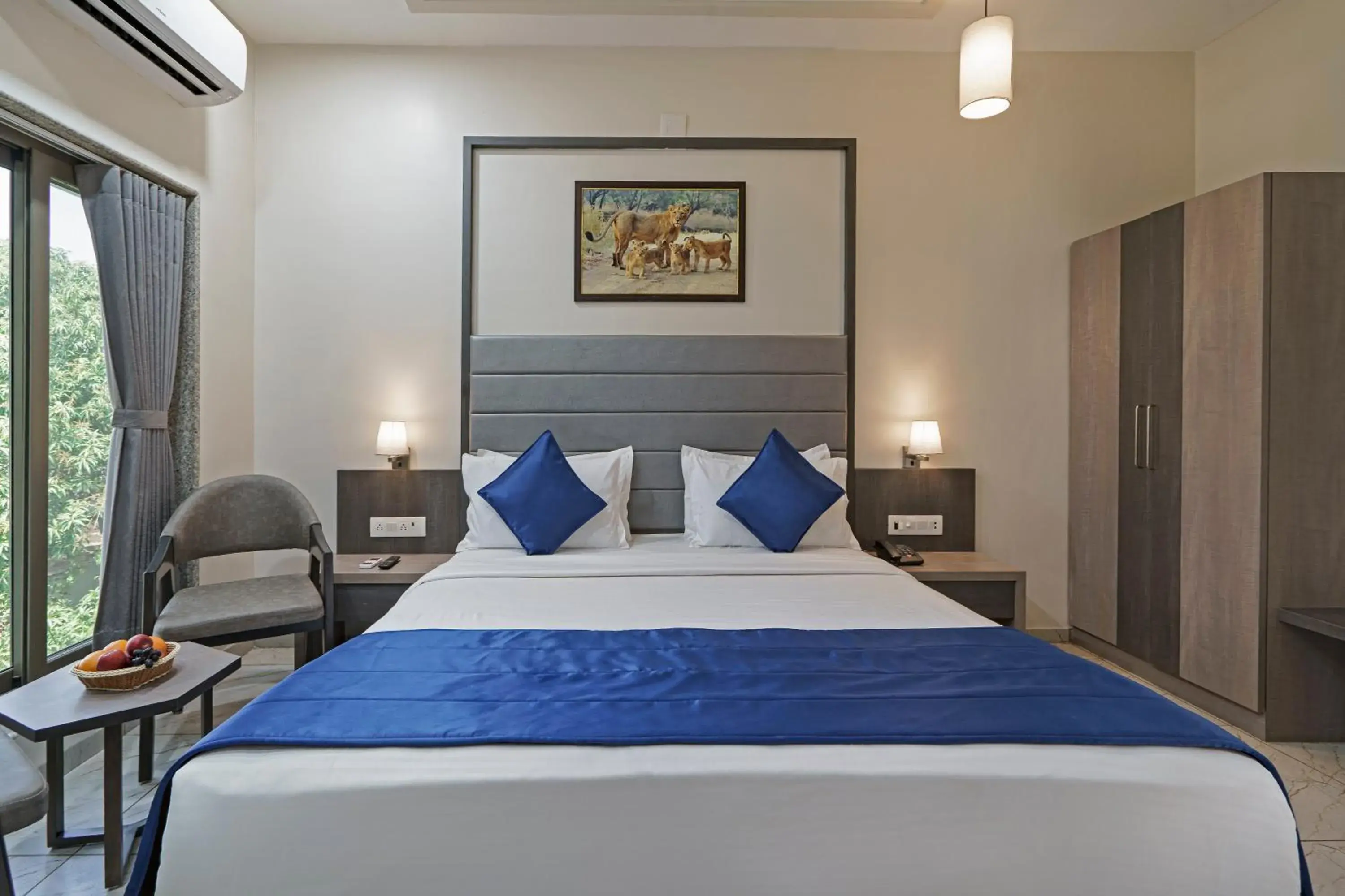 Bed in Sterling Gir Bed in Sterling Gir