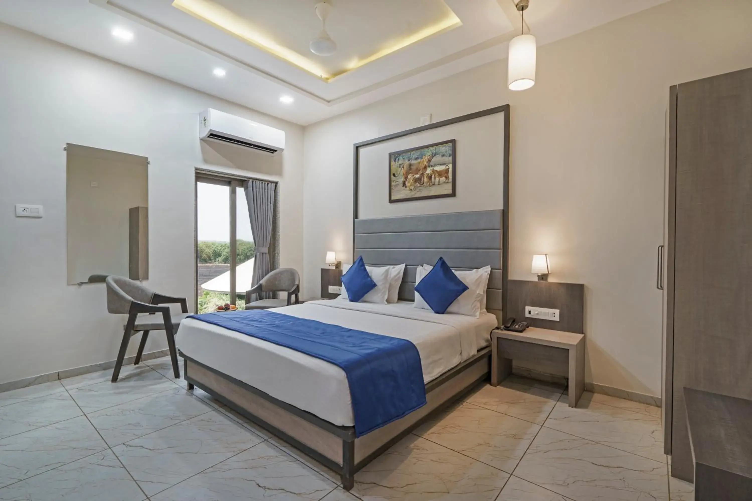 Classic Room with Balcony in Sterling Gir Classic Room with Balcony in Sterling Gir