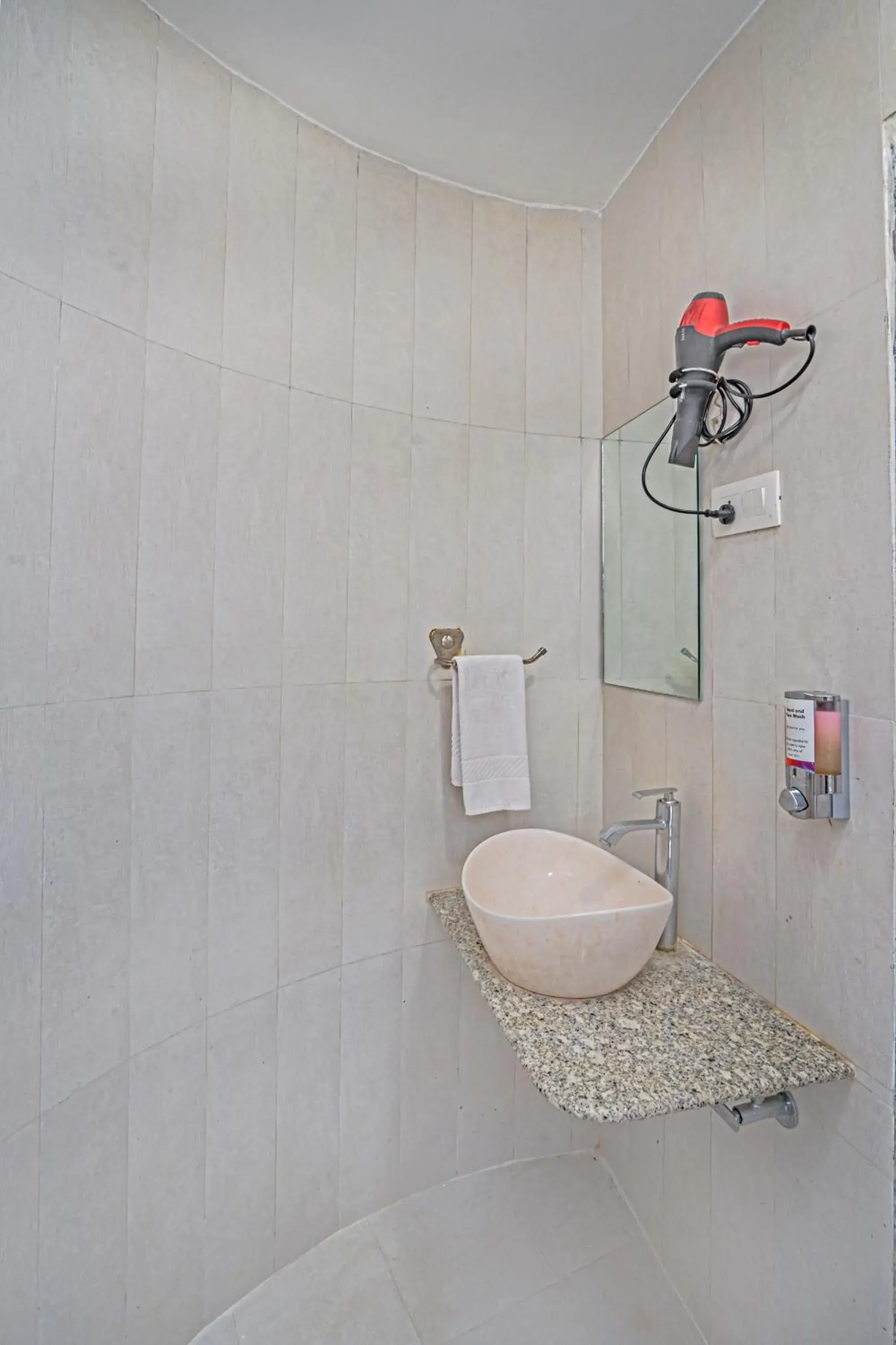 Bathroom in Sterling Gir Bathroom in Sterling Gir