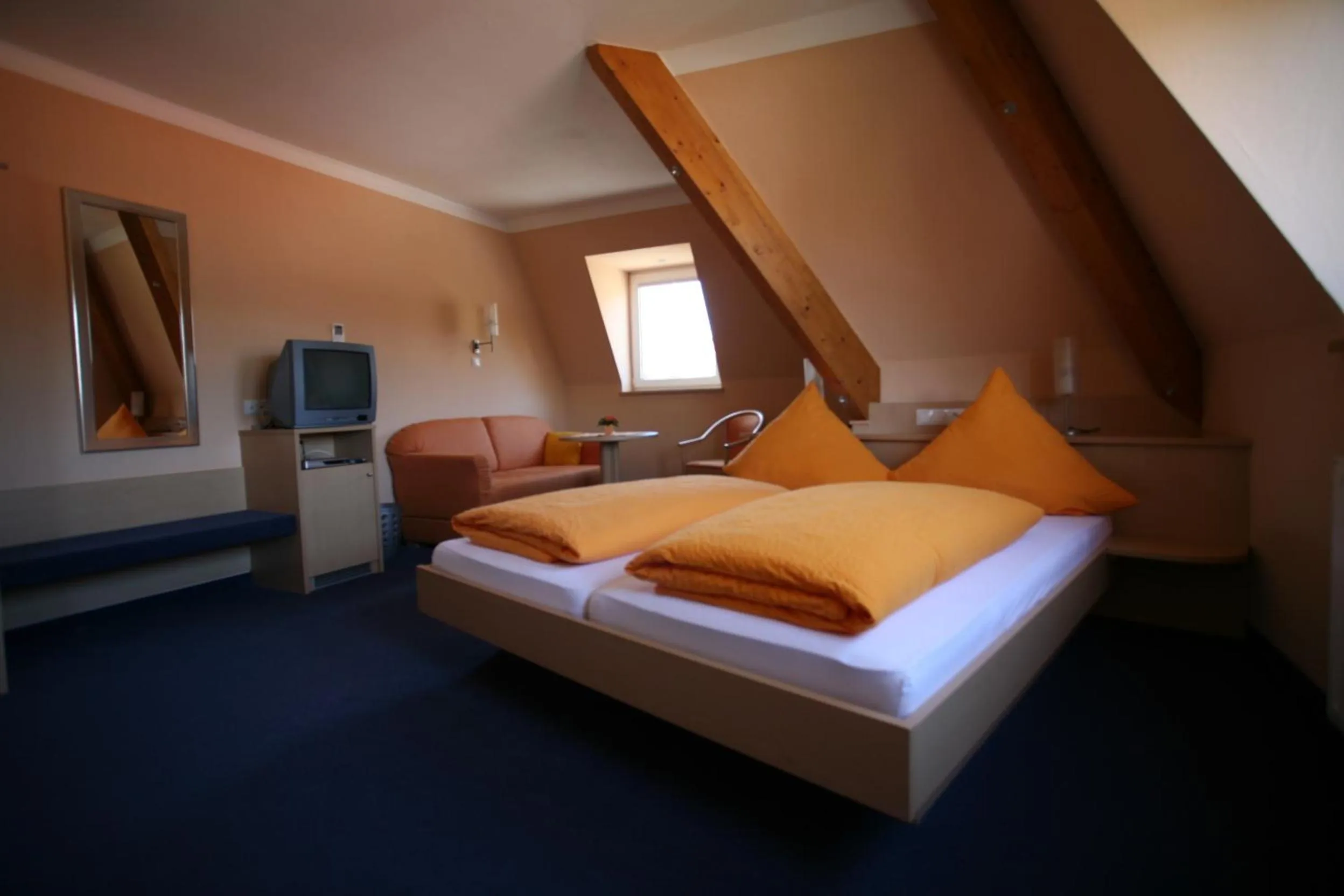 Day, Bed in Hotel Linde Pfalz