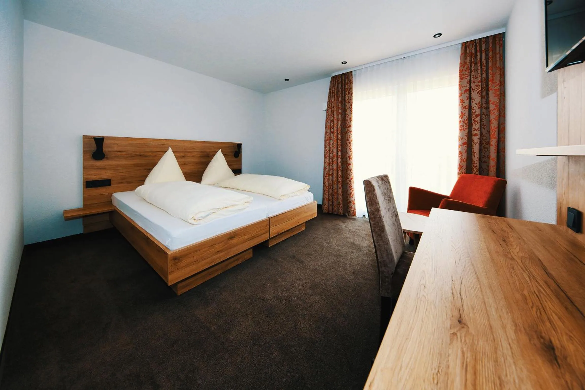 Photo of the whole room, Bed in Hotel Linde Pfalz