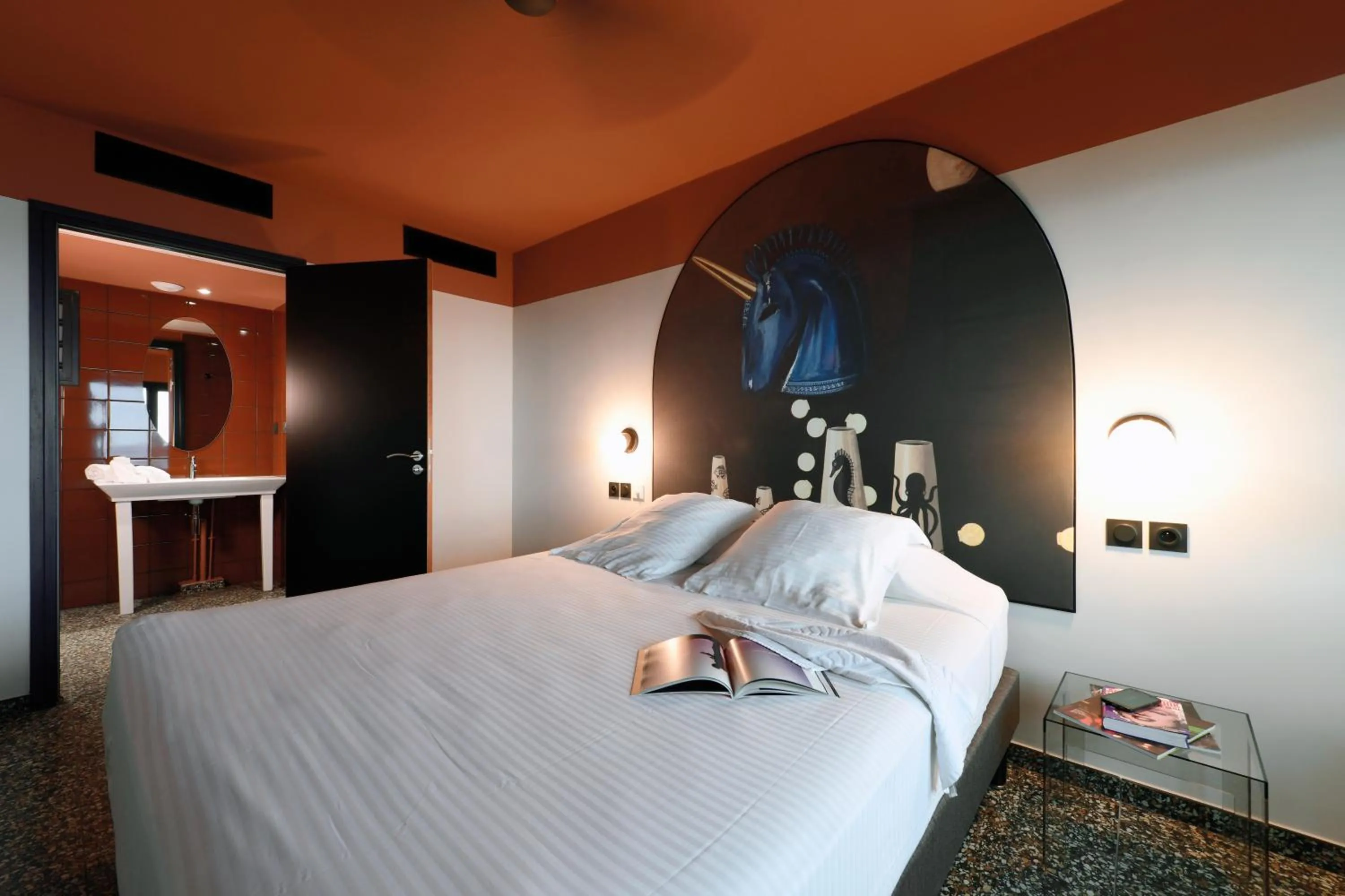 Bed in DINA MORGABINE SAINT DENIS