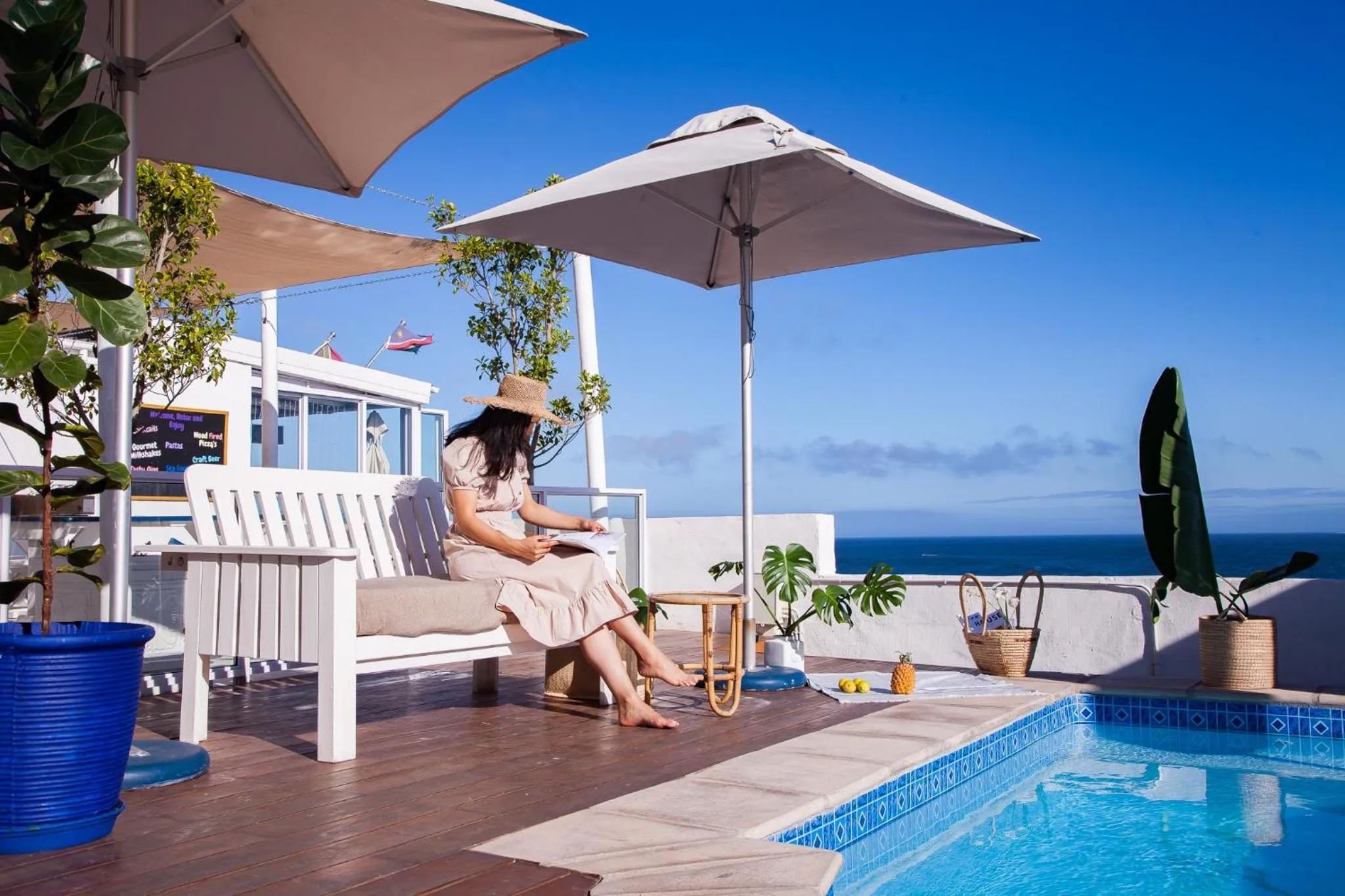 Day in Paternoster Lodge