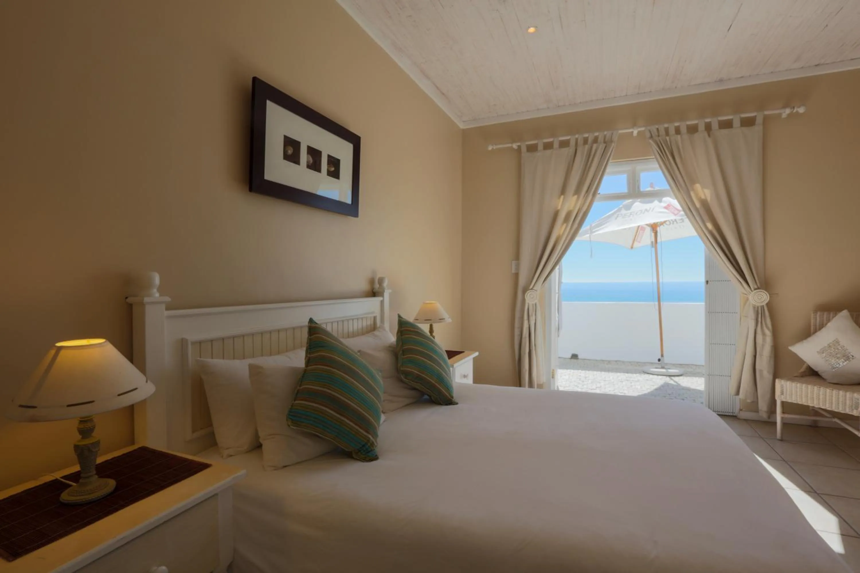 Bed in Paternoster Lodge