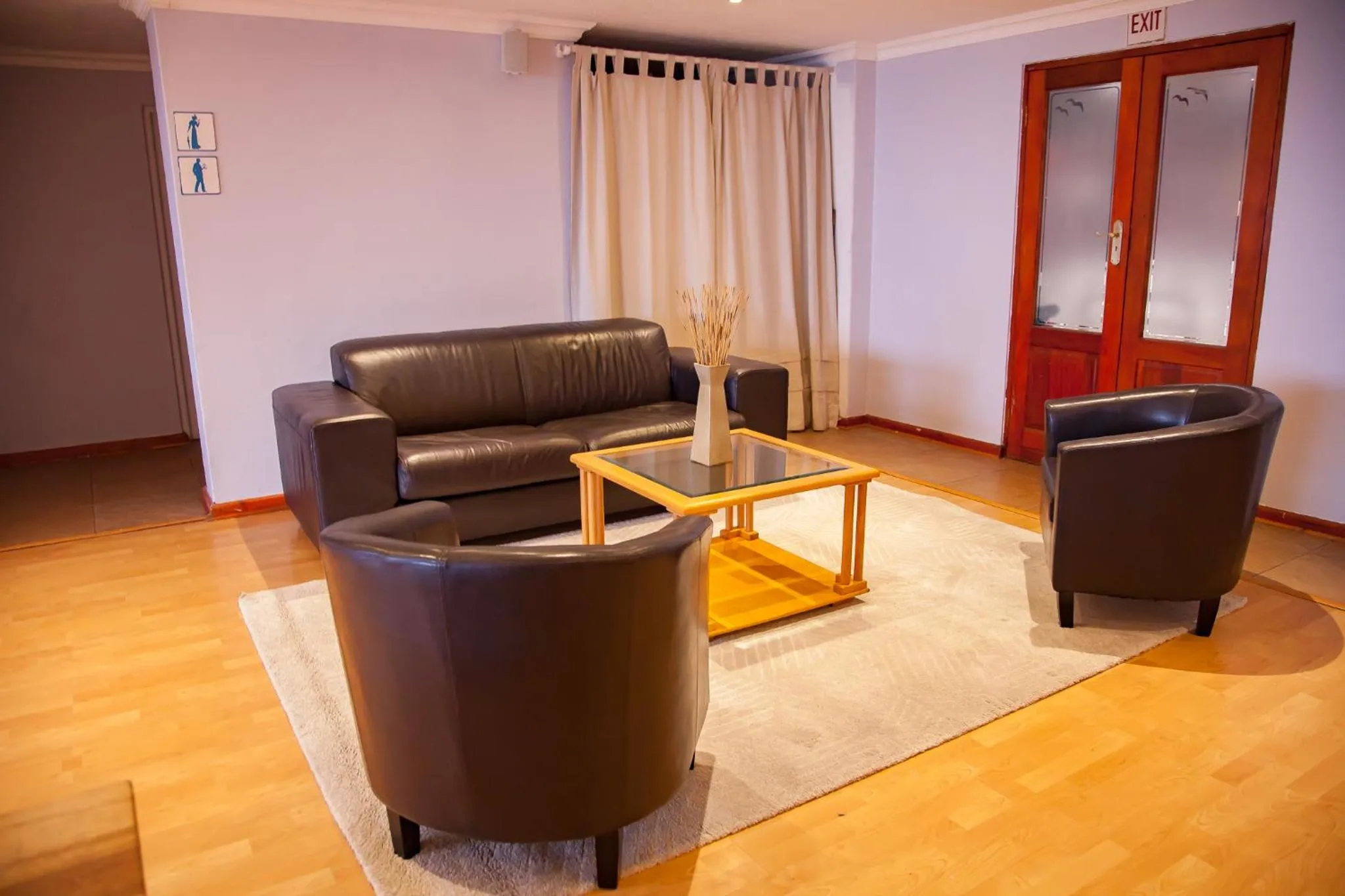 Seating area in Paternoster Lodge