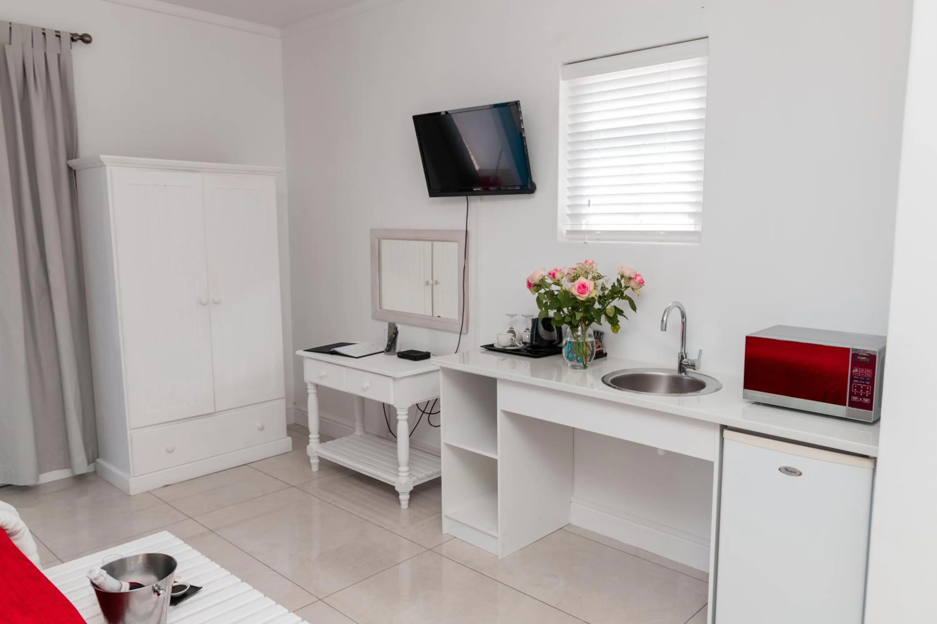 TV and multimedia in Paternoster Lodge