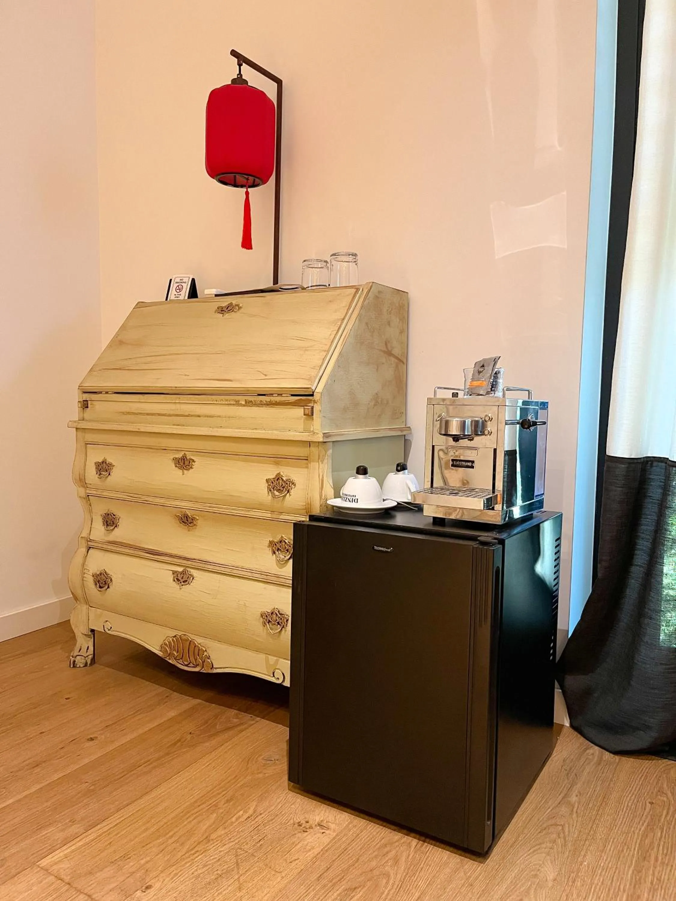 Coffee/tea facilities in The Babe Boutique Hotel