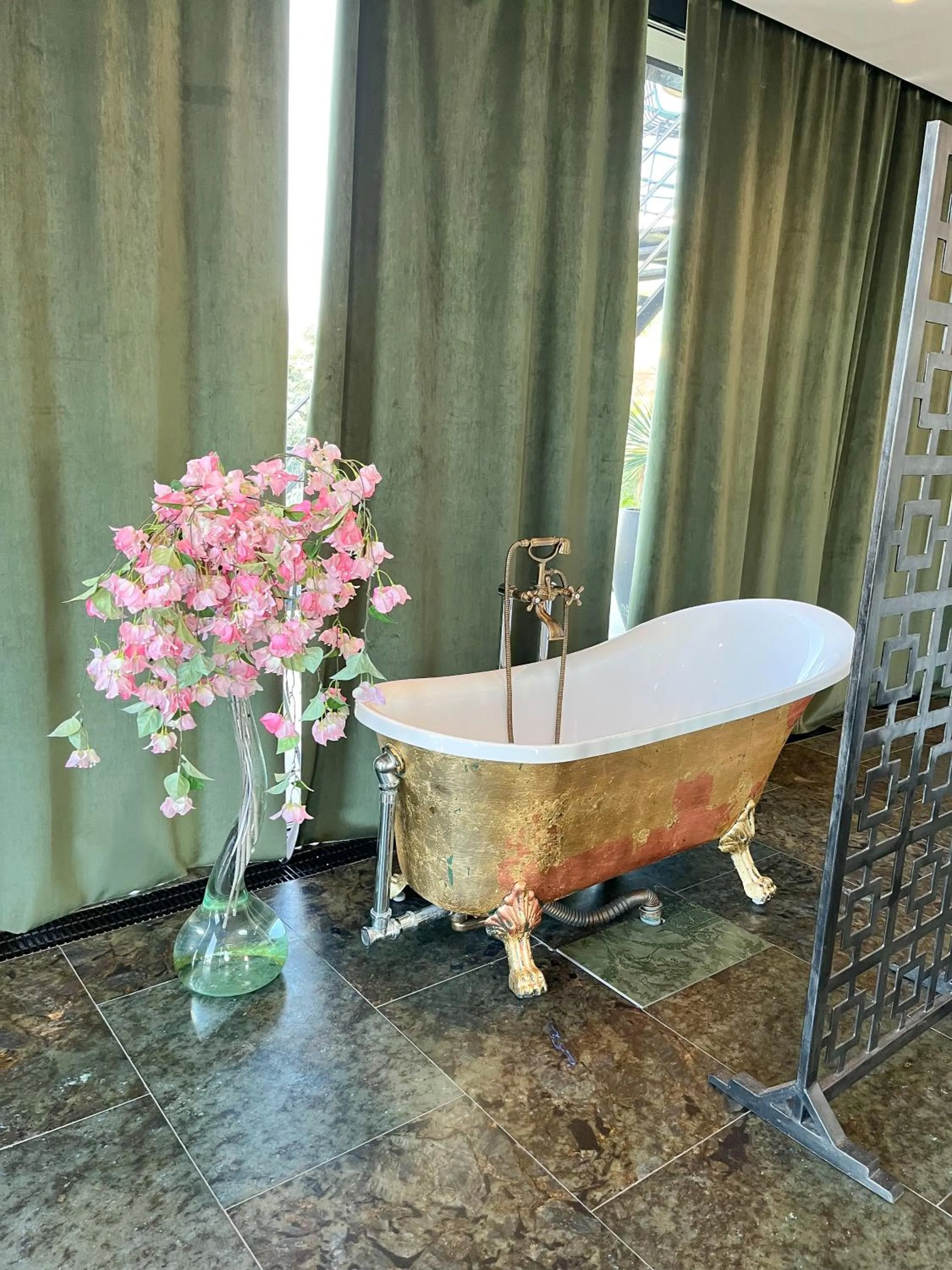 Bath in The Babe Boutique Hotel