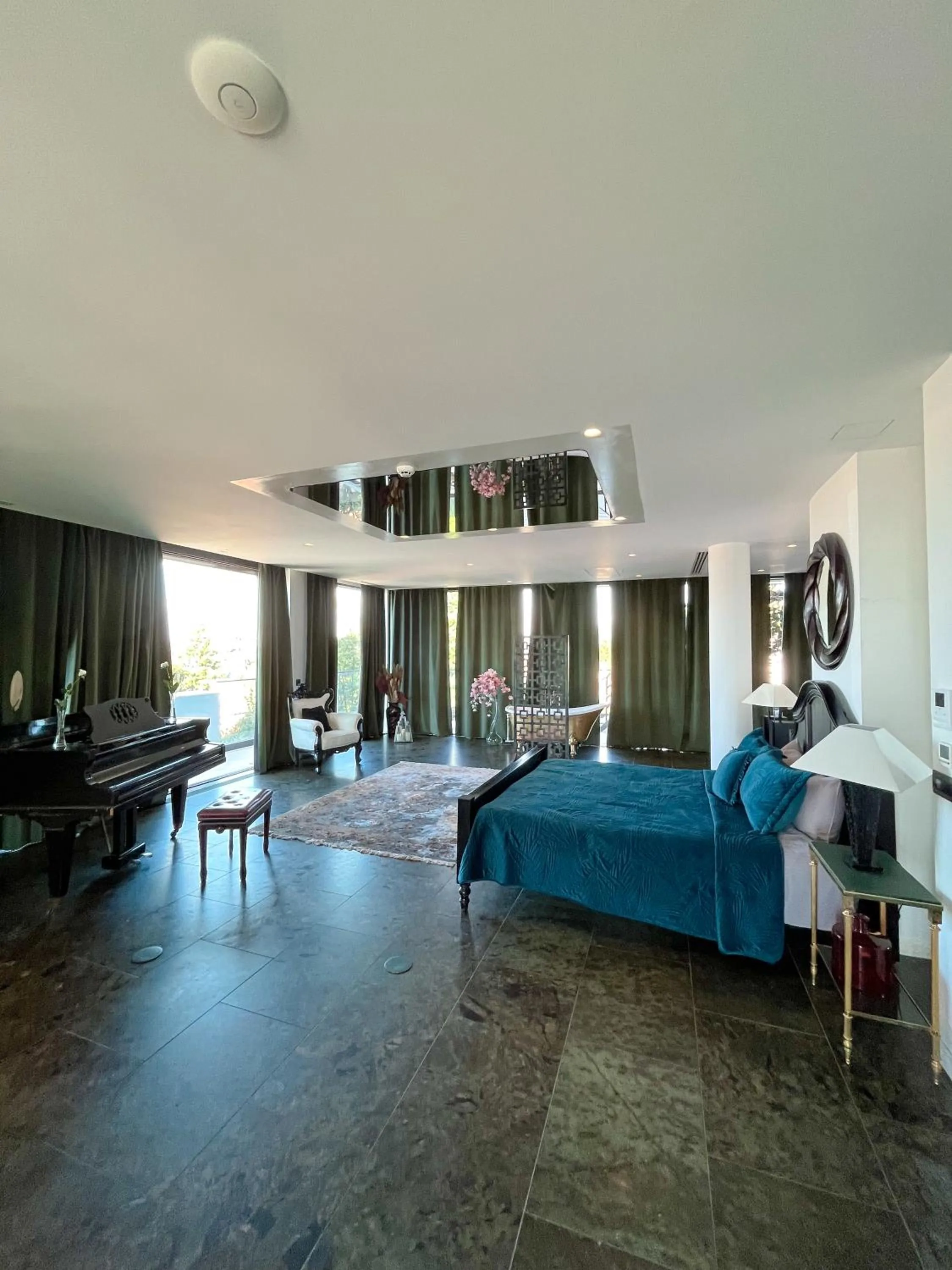 Photo of the whole room in The Babe Boutique Hotel