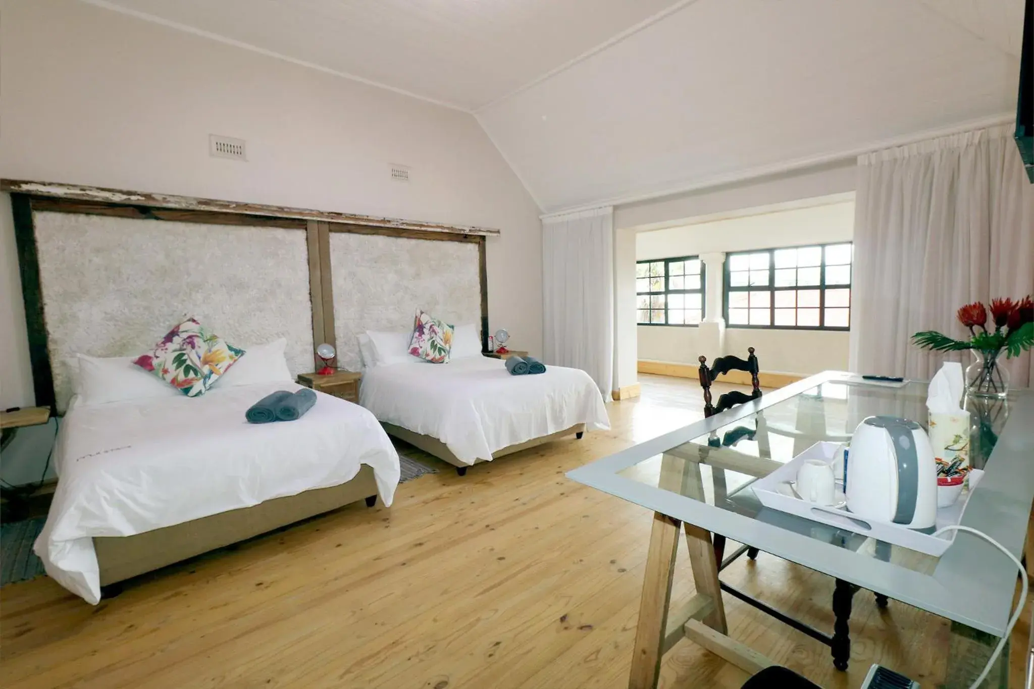 Deluxe Quadruple Room - single occupancy in THE PLACE Muizenberg Deluxe Quadruple Room - single occupancy in THE PLACE Muizenberg