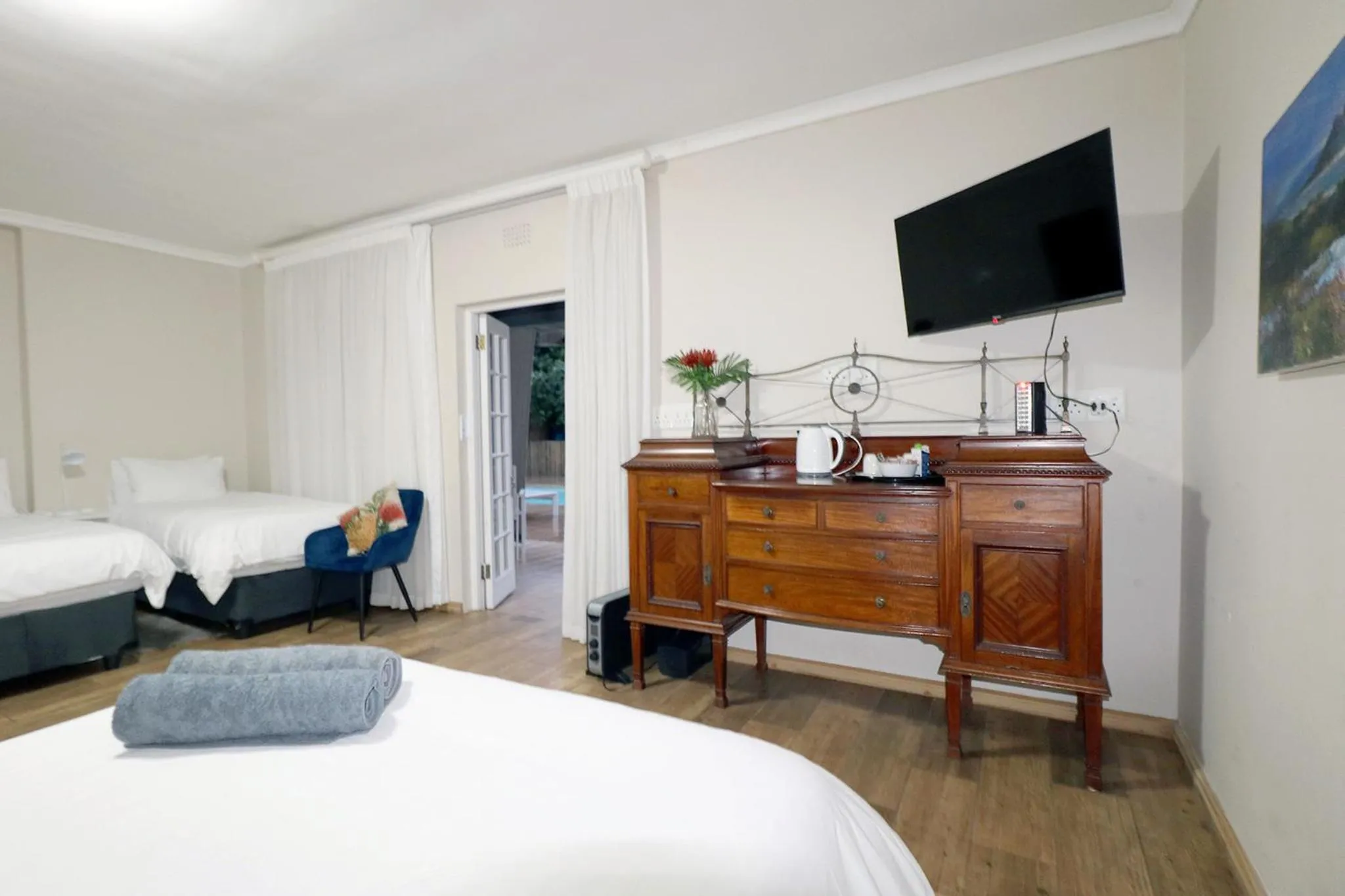 TV and multimedia, Bed in THE PLACE Muizenberg