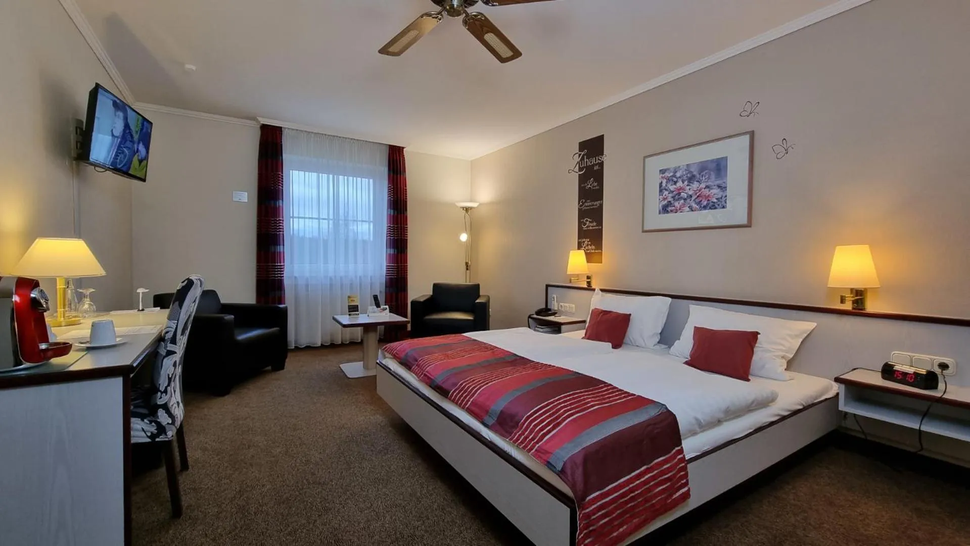 TV and multimedia, Bed in Hotel Rhöner Land Garni - Bed & Breakfast