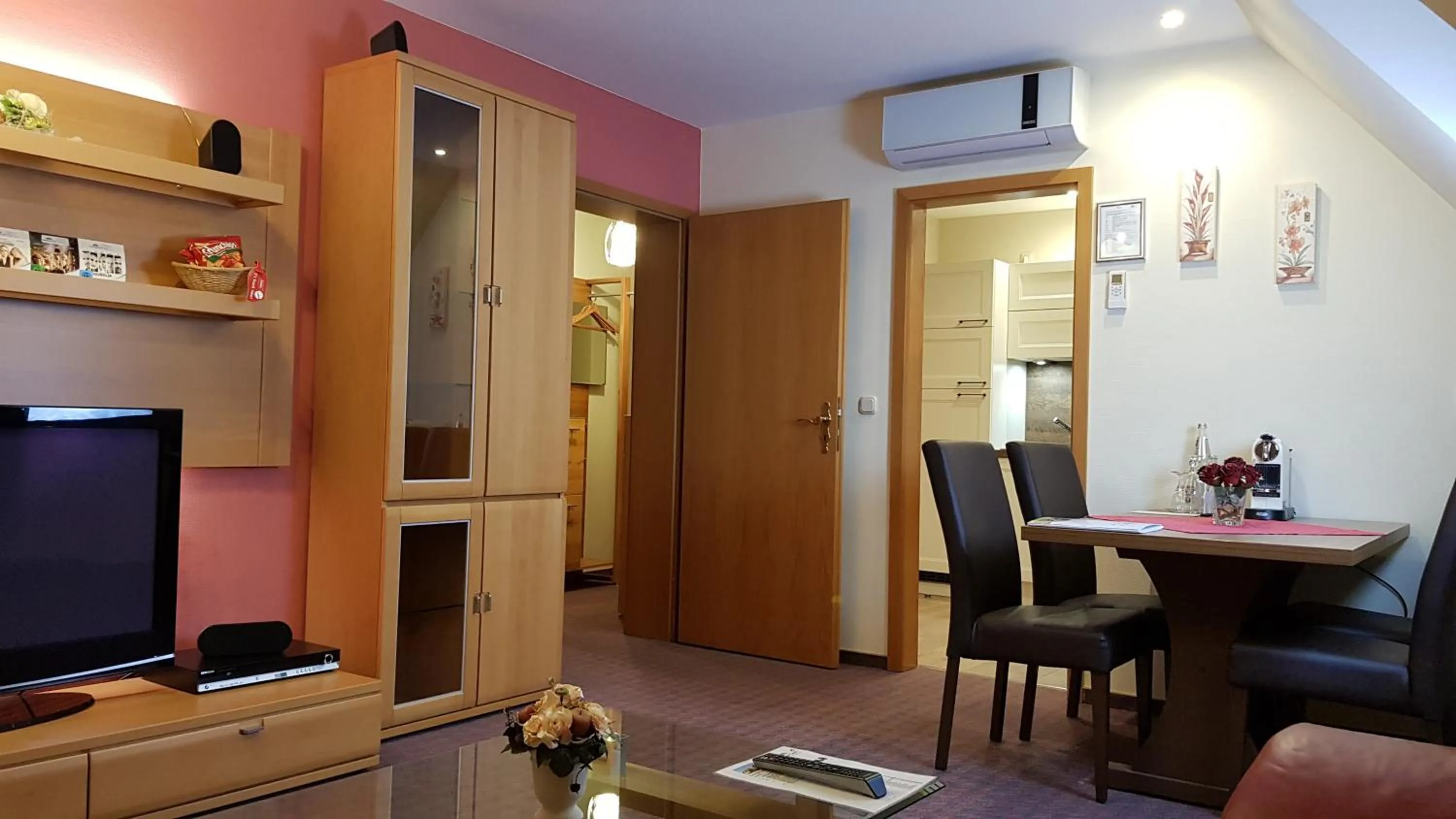 TV and multimedia in Hotel Rhöner Land Garni - Bed & Breakfast