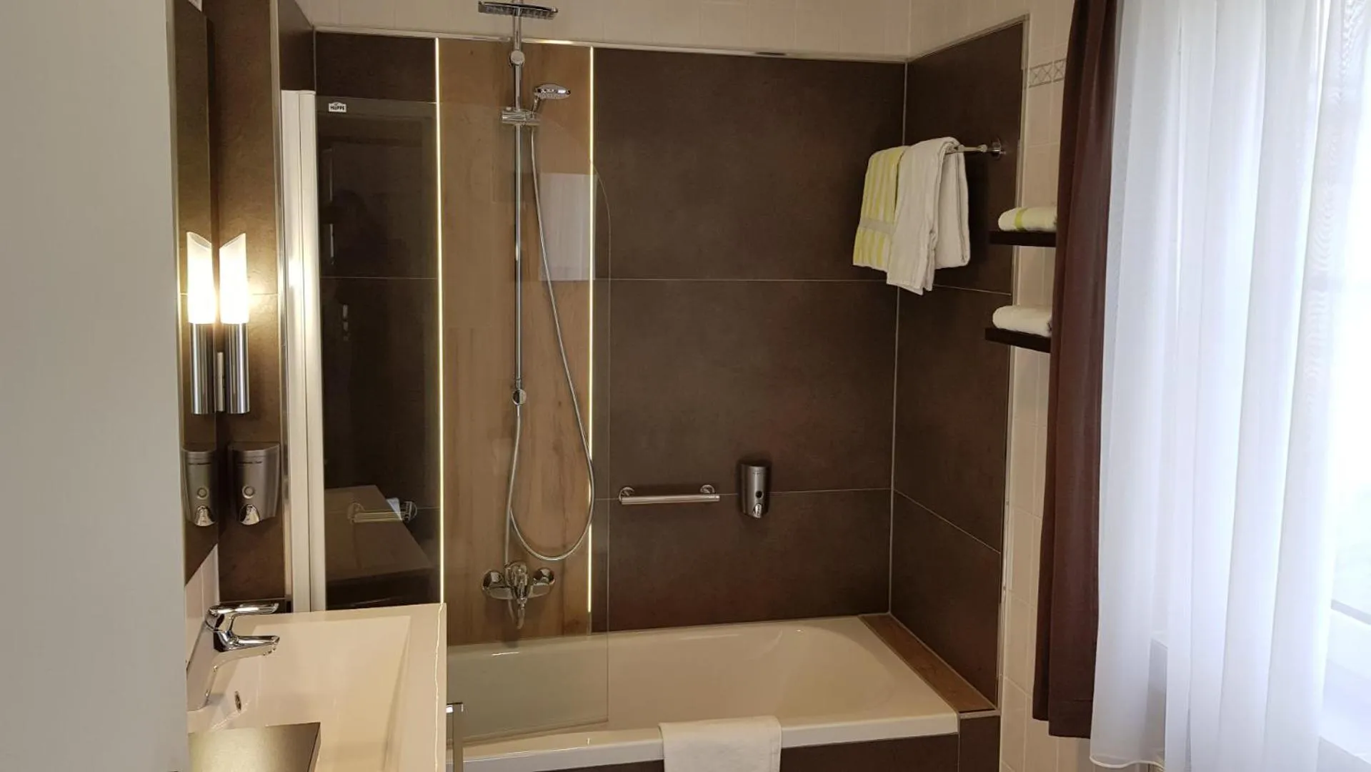 Bathroom in Hotel Rhöner Land Garni - Bed & Breakfast