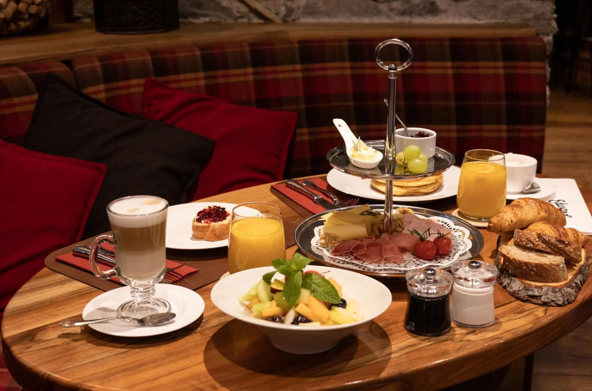 Restaurant/places to eat in Monte Rosa Boutique Hotel