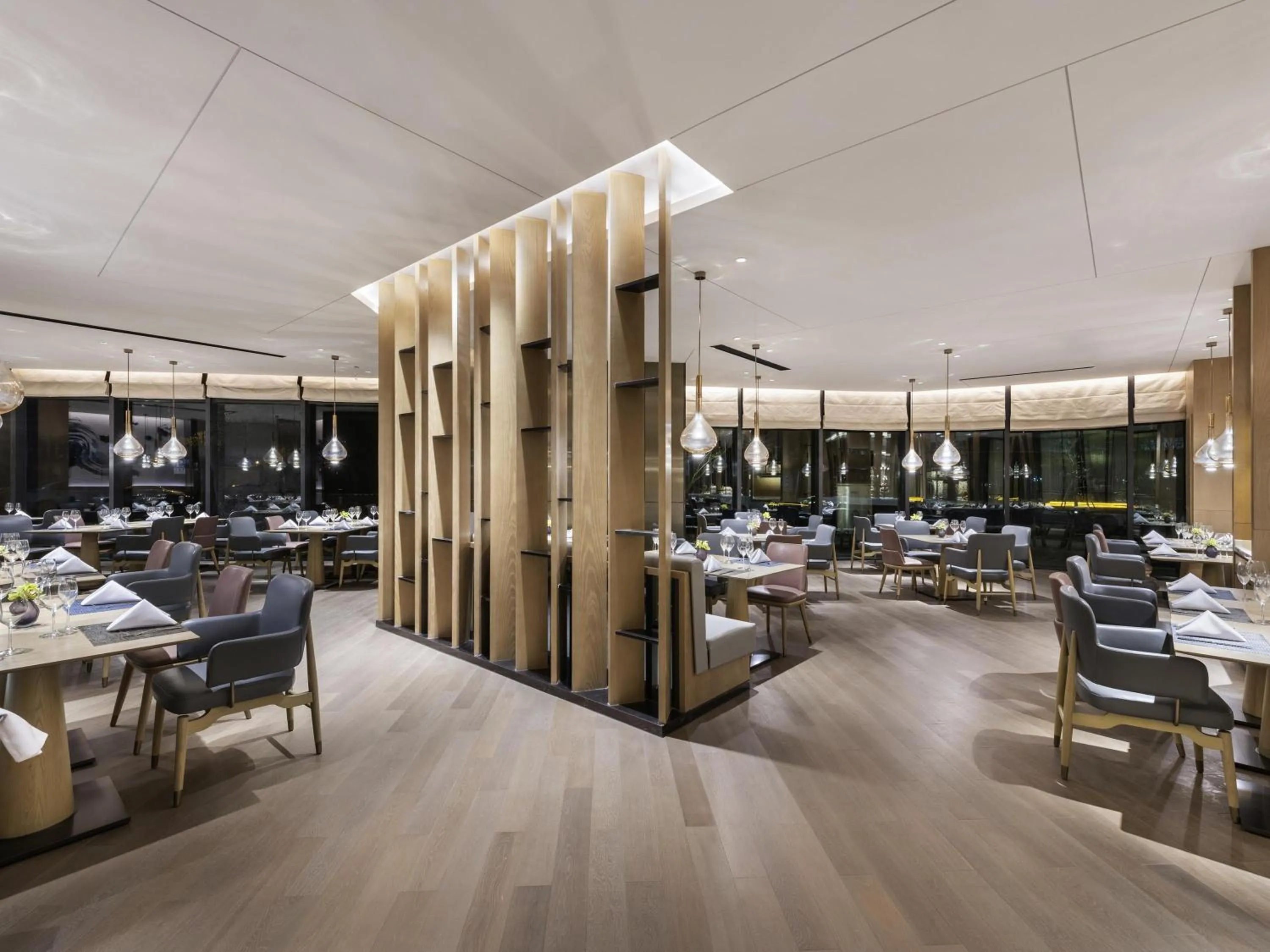 Restaurant/places to eat in Grand Mercure Shanghai Lingang