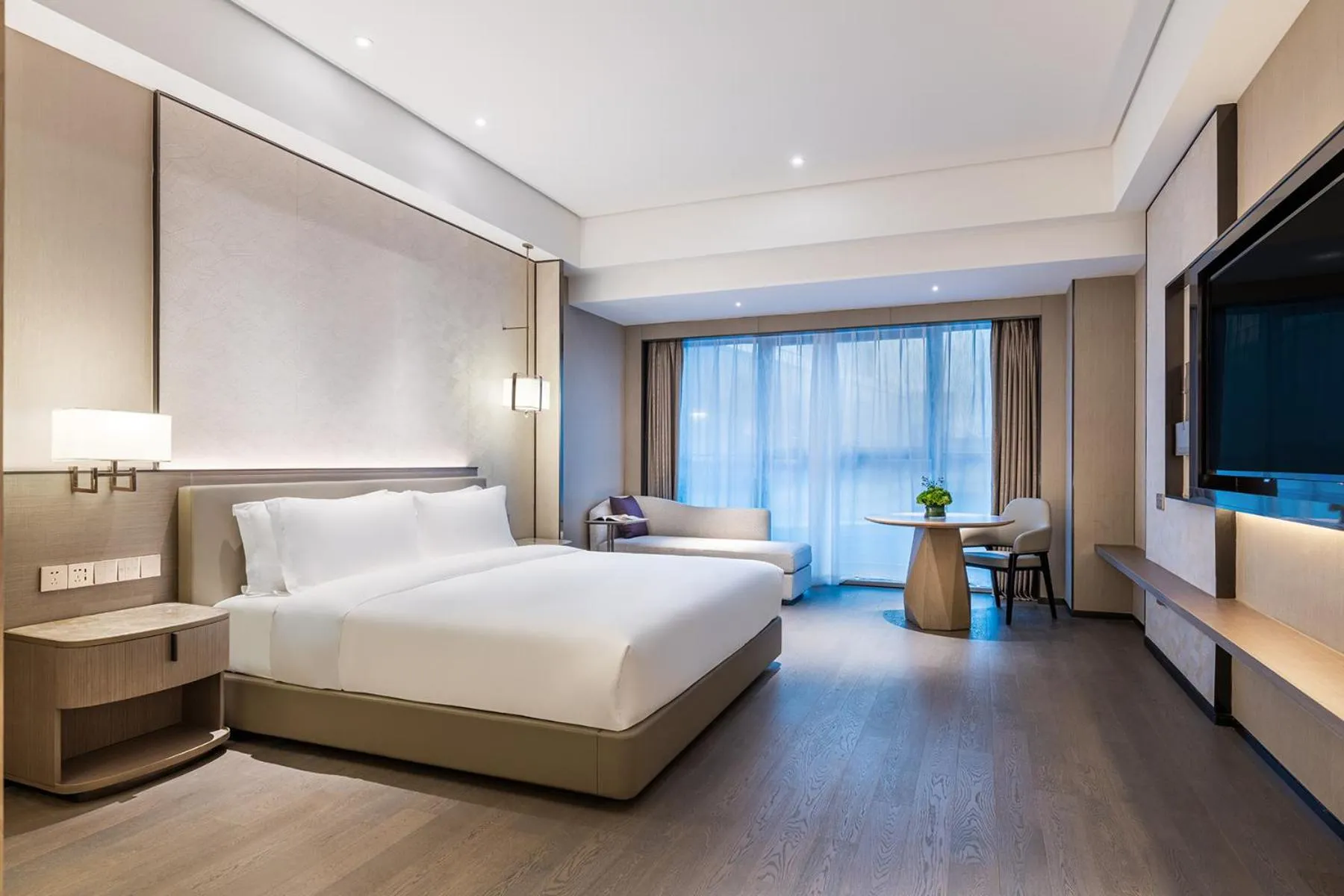Bedroom, Bed in Grand Mercure Shanghai Lingang