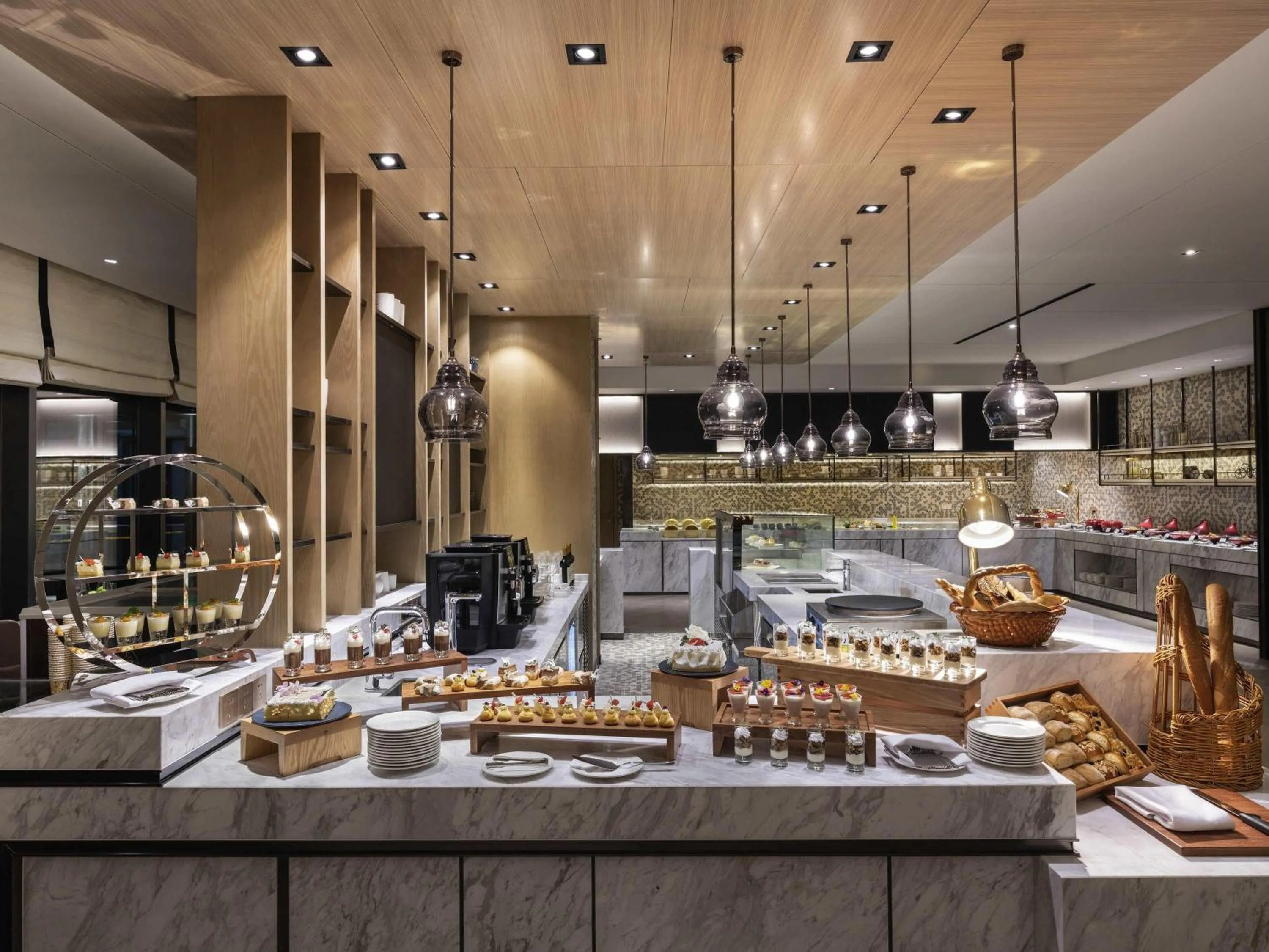 Restaurant/places to eat in Grand Mercure Shanghai Lingang