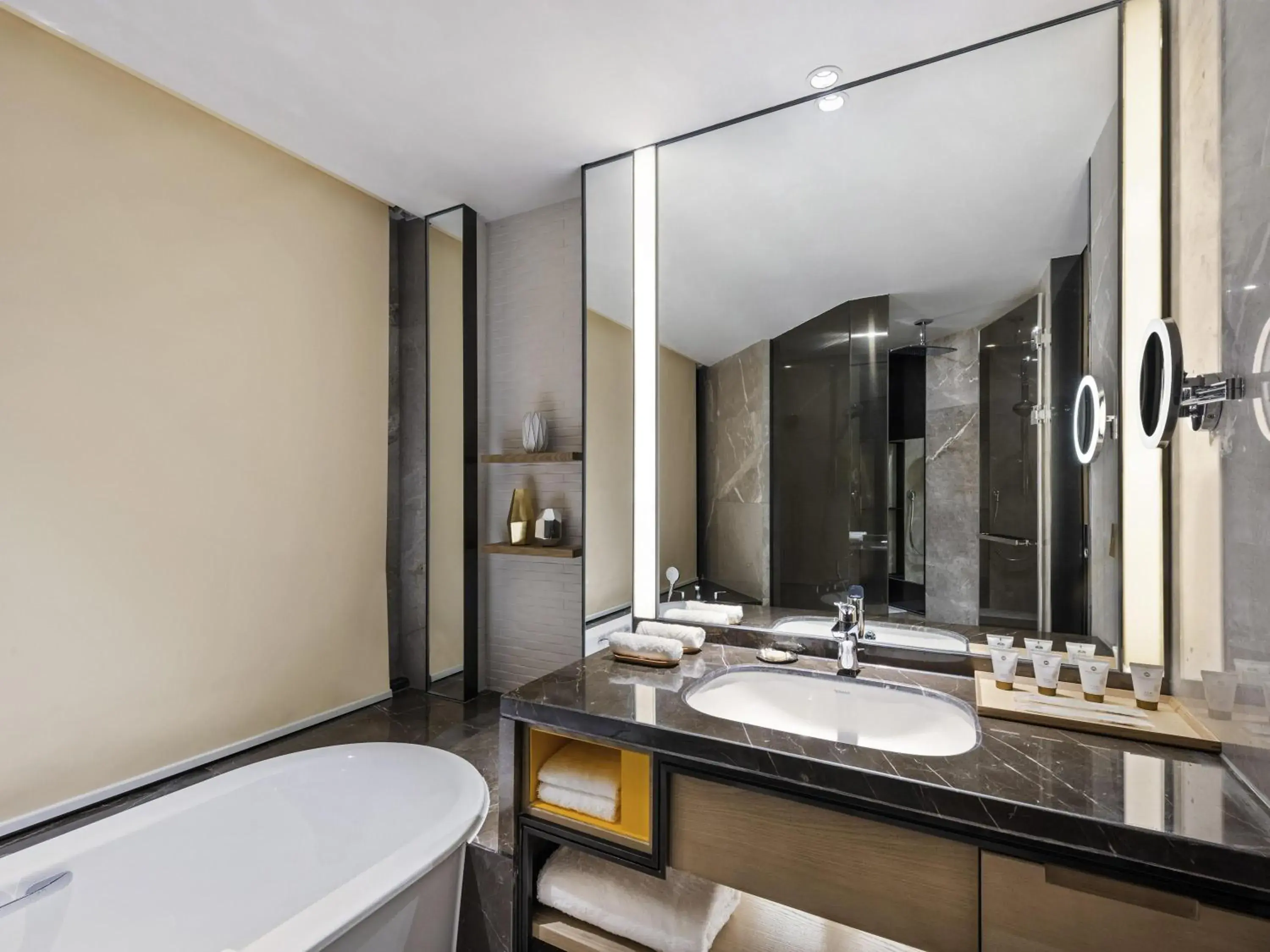 Bedroom in Grand Mercure Shanghai Lingang Bedroom in Grand Mercure Shanghai Lingang