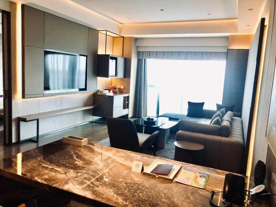 Bed in Grand Mercure Shanghai Lingang