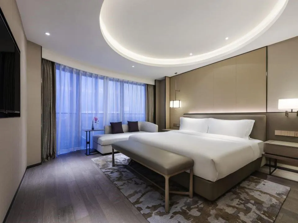 Bed in Grand Mercure Shanghai Lingang