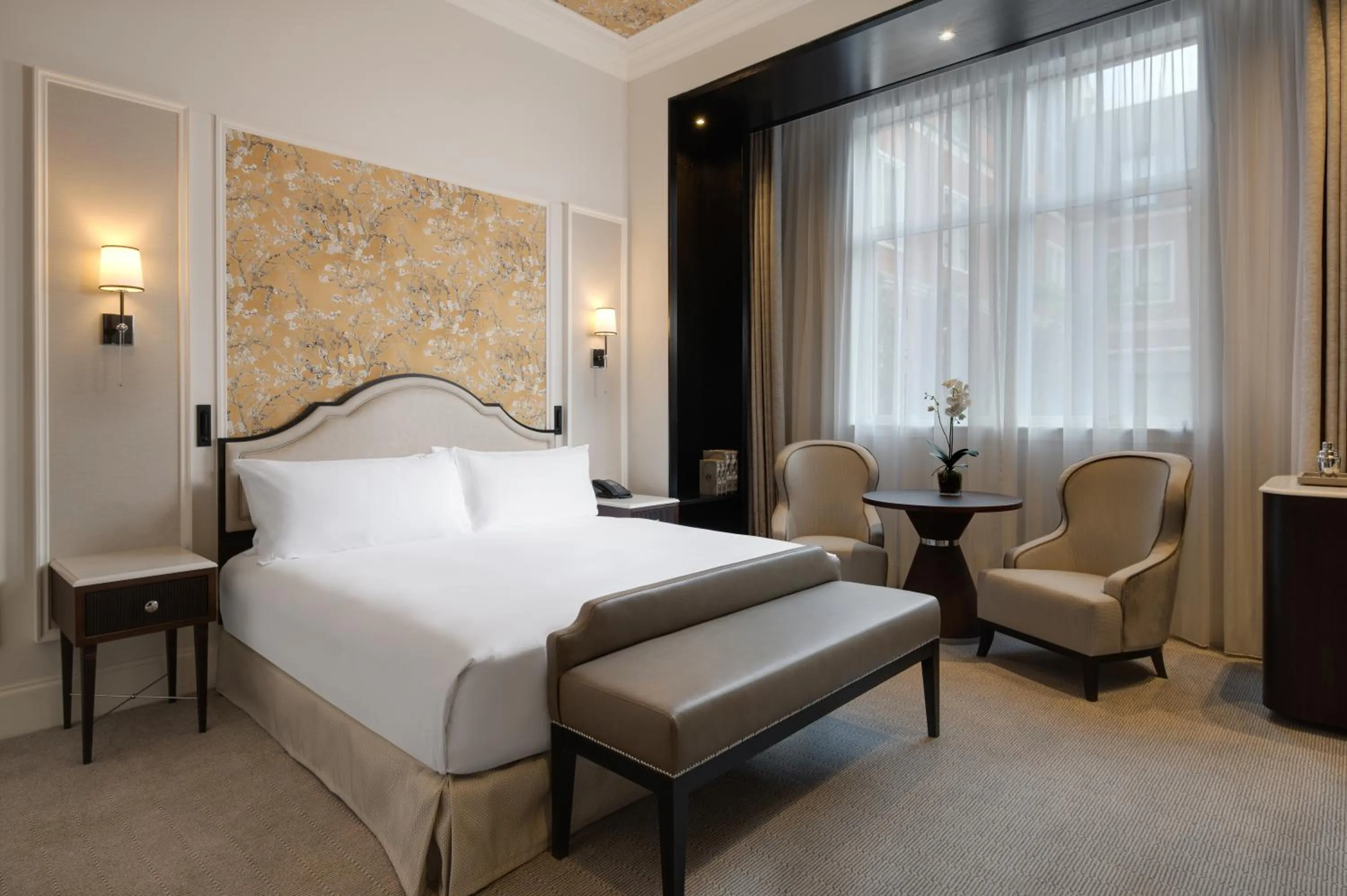 Bedroom, Bed in Fairmont Windsor Park