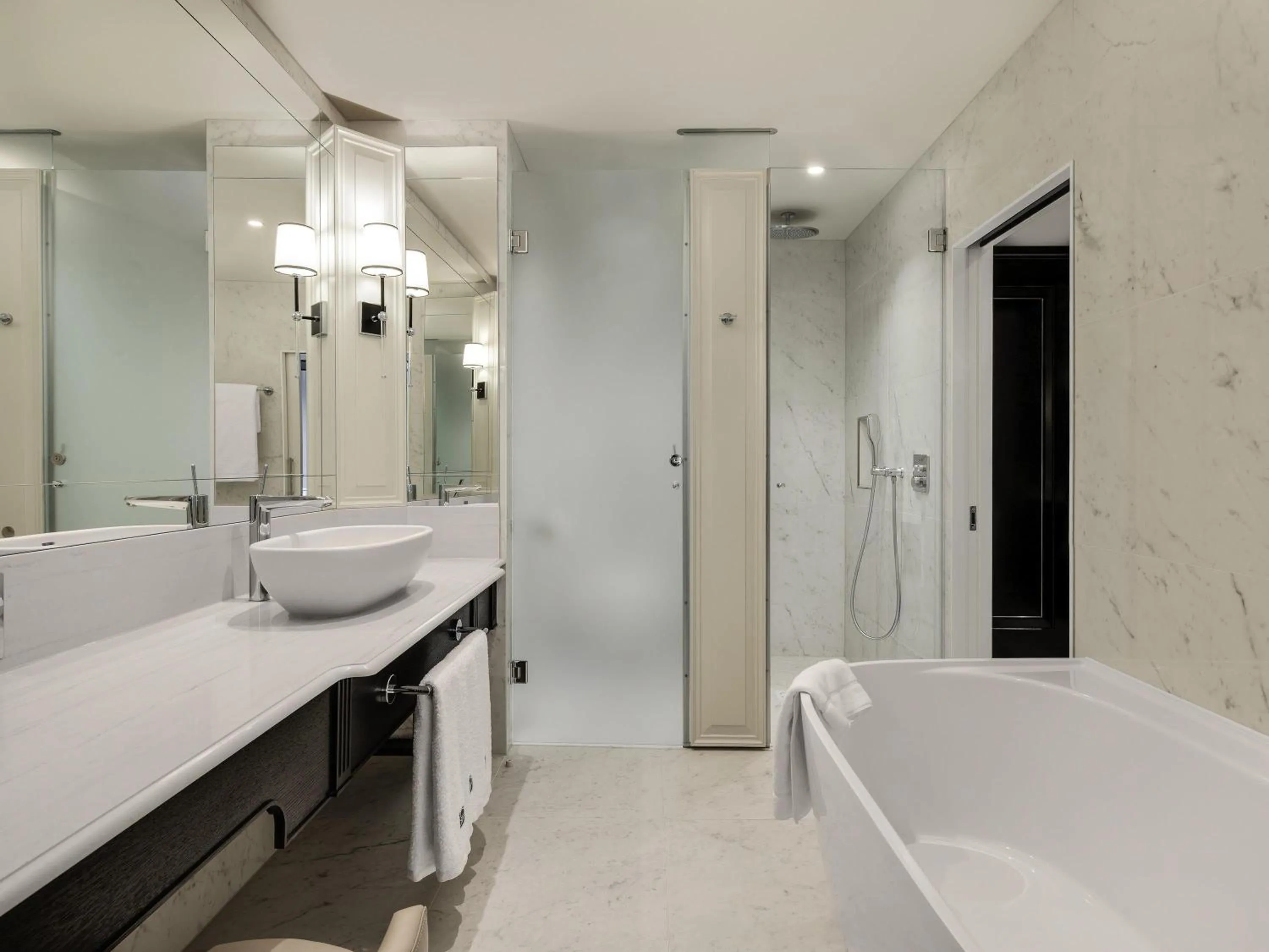 Bedroom in Fairmont Windsor Park