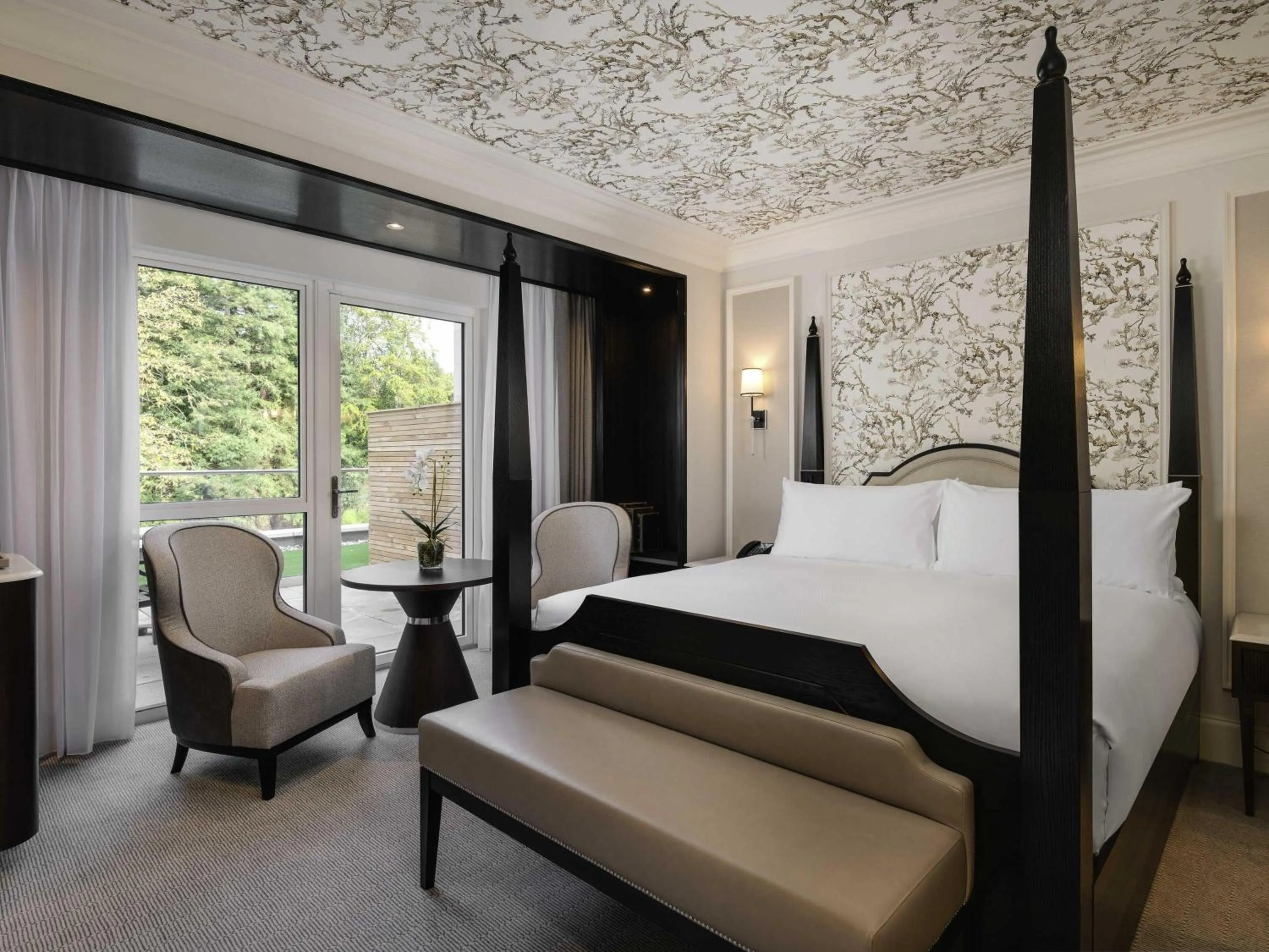 Bedroom, Bed in Fairmont Windsor Park