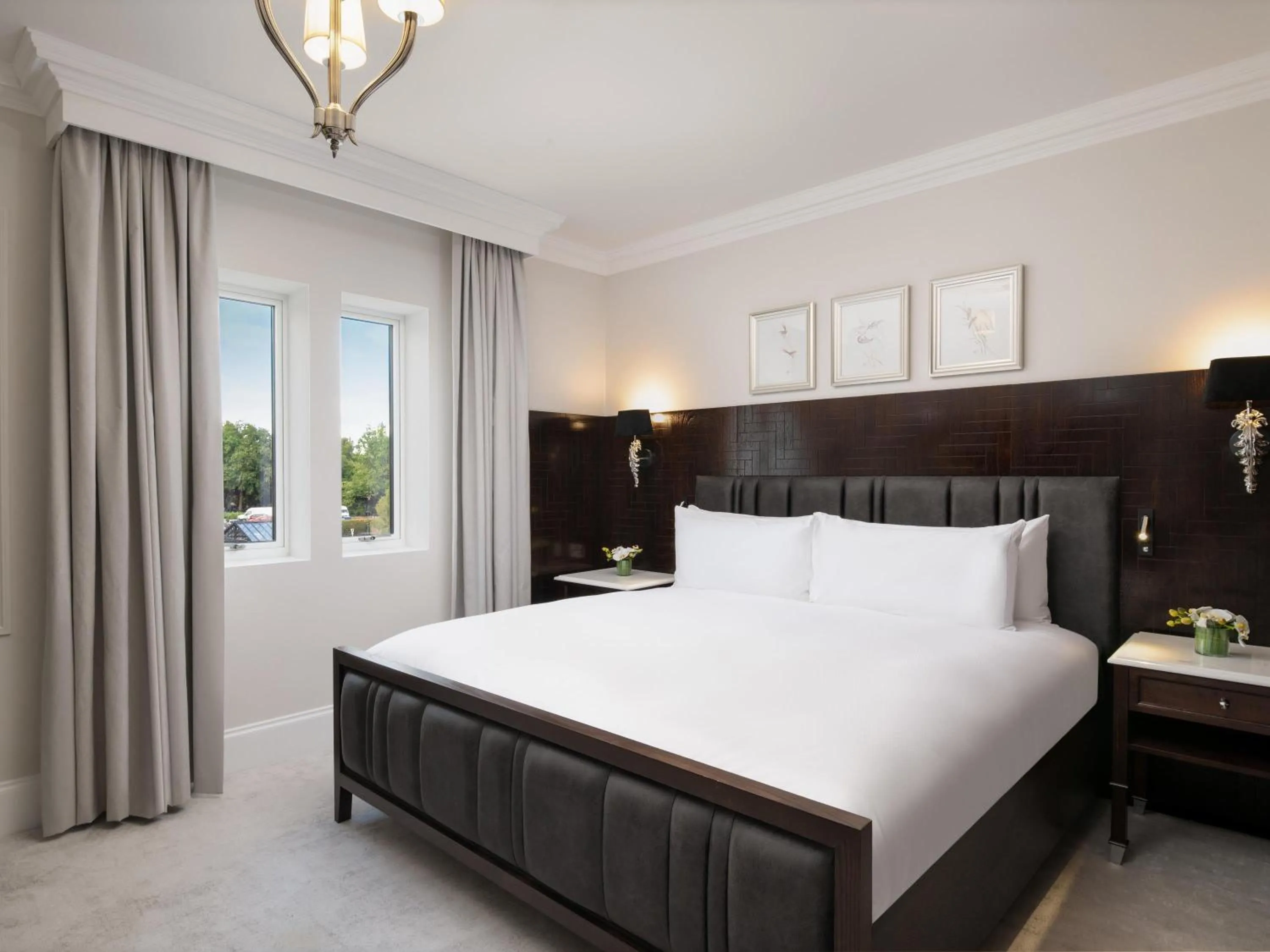 Bedroom, Bed in Fairmont Windsor Park
