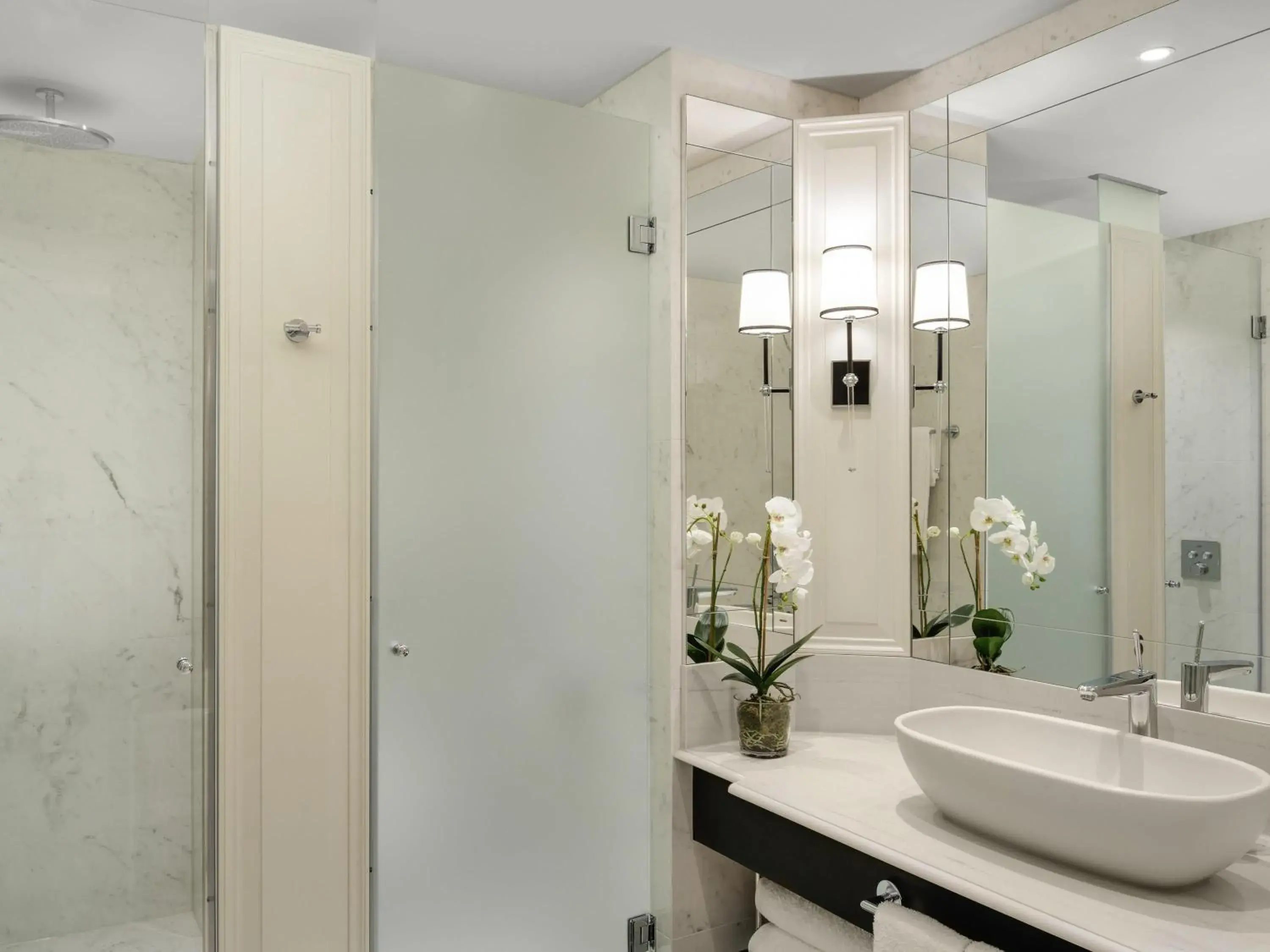 Bedroom in Fairmont Windsor Park Bedroom in Fairmont Windsor Park