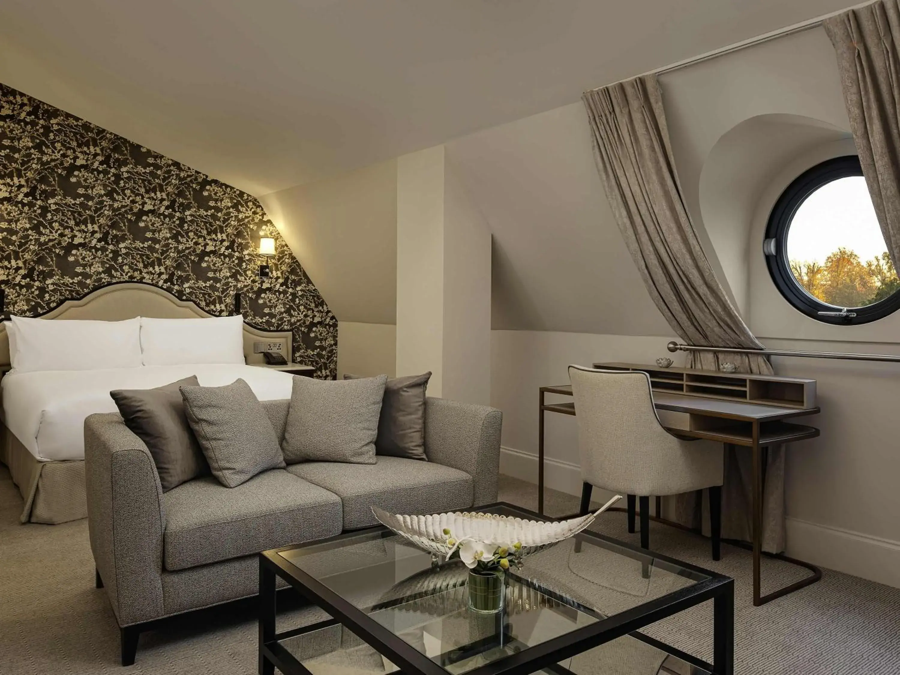 King Eaves Room in Fairmont Windsor Park King Eaves Room in Fairmont Windsor Park