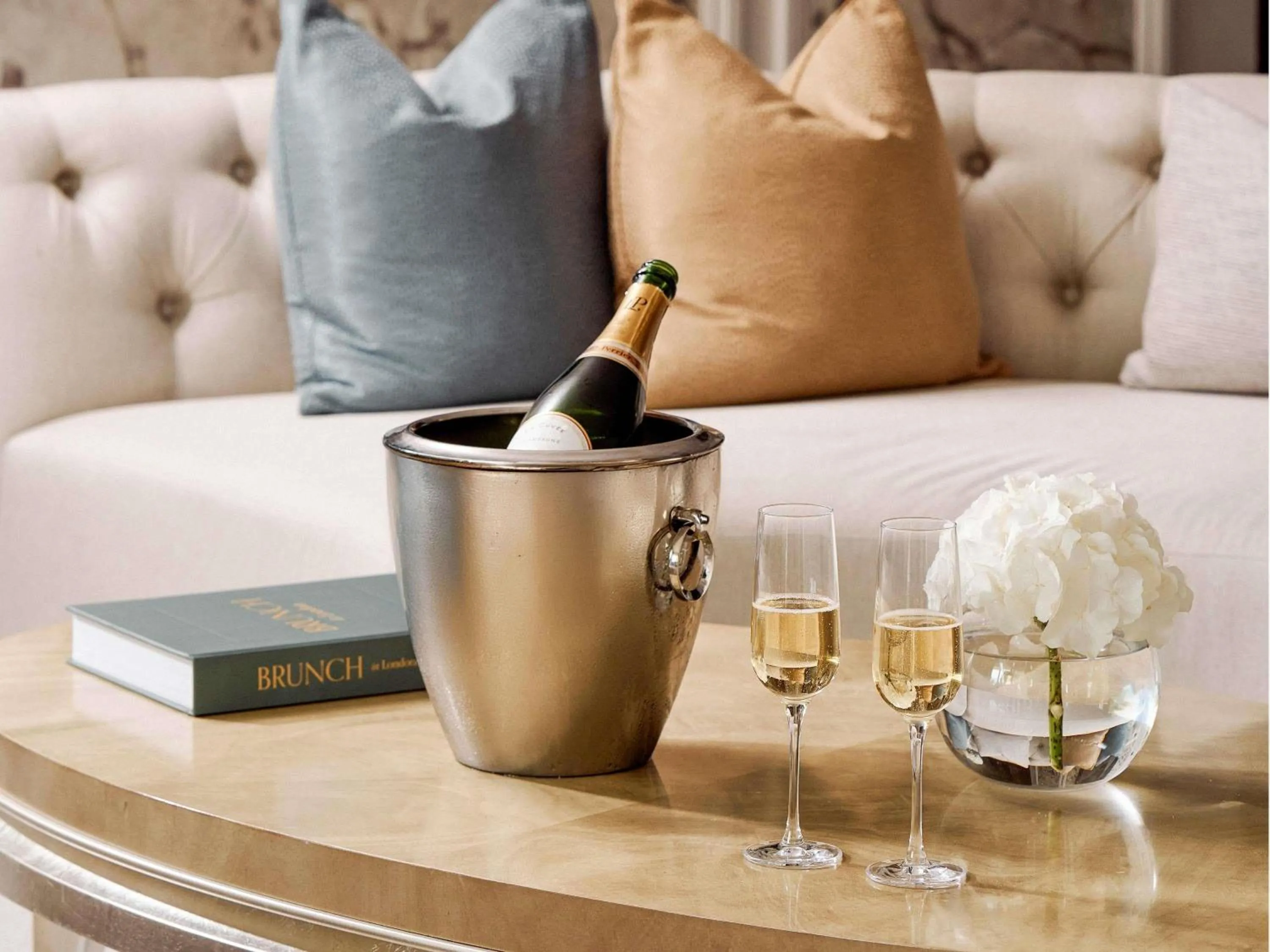 Photo of the whole room in Fairmont Windsor Park