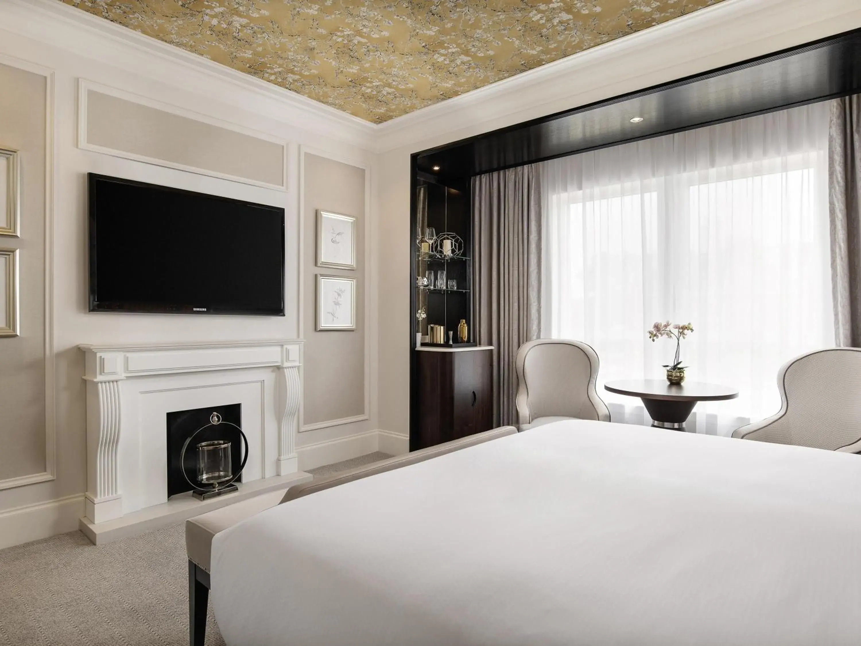 Bedroom, Bed in Fairmont Windsor Park Bedroom, Bed in Fairmont Windsor Park