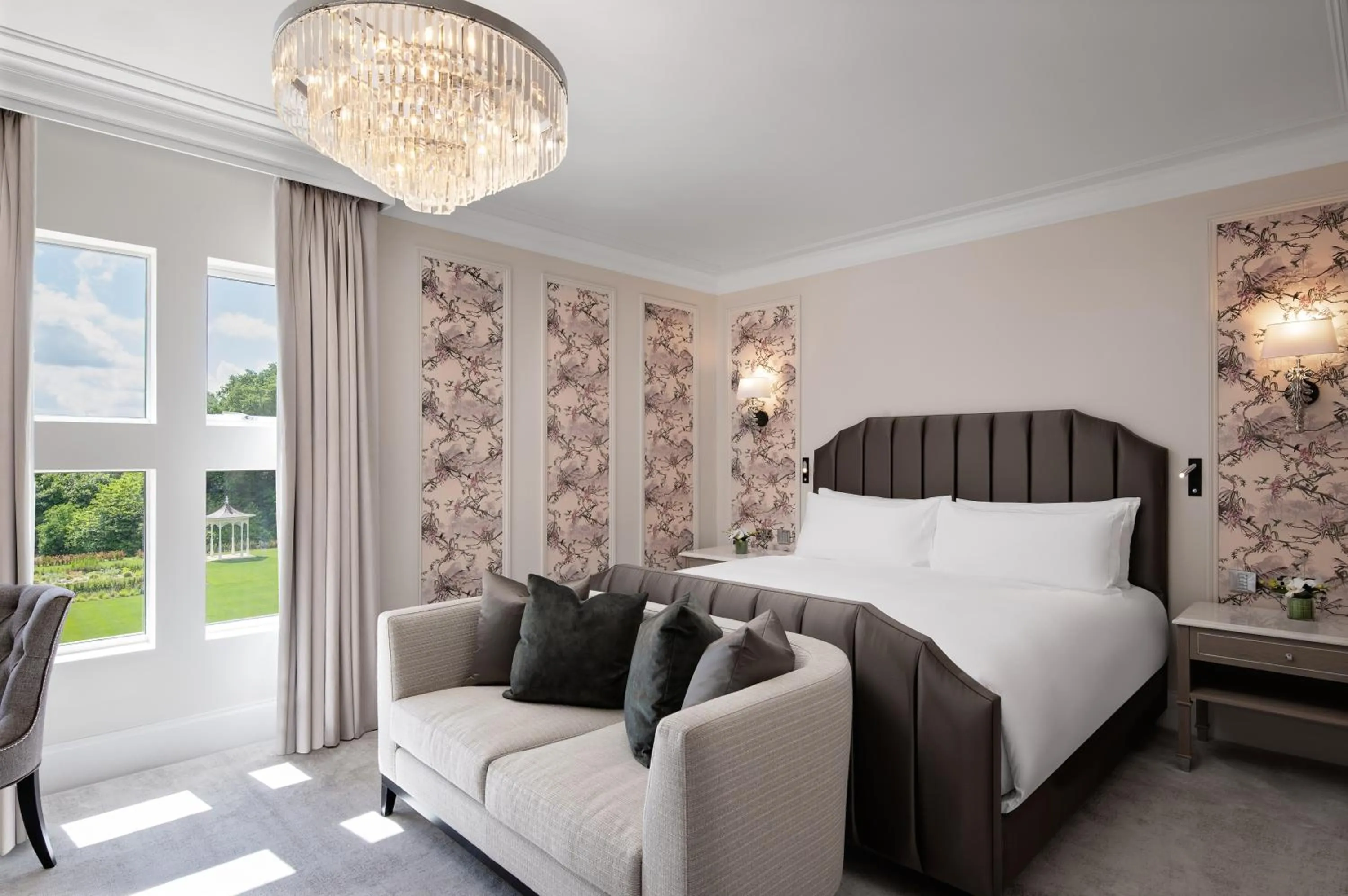 Bed in Fairmont Windsor Park