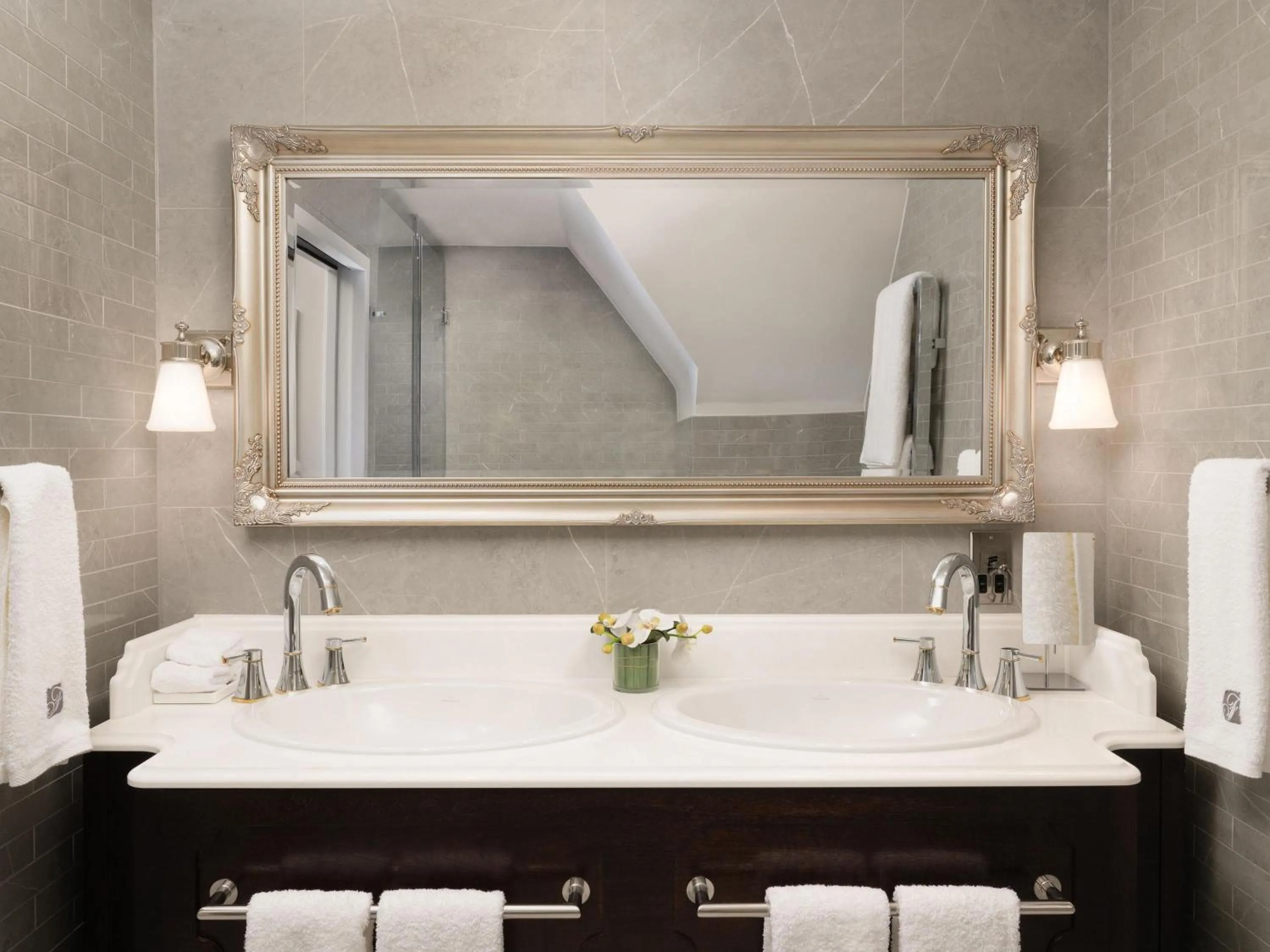 Bedroom in Fairmont Windsor Park