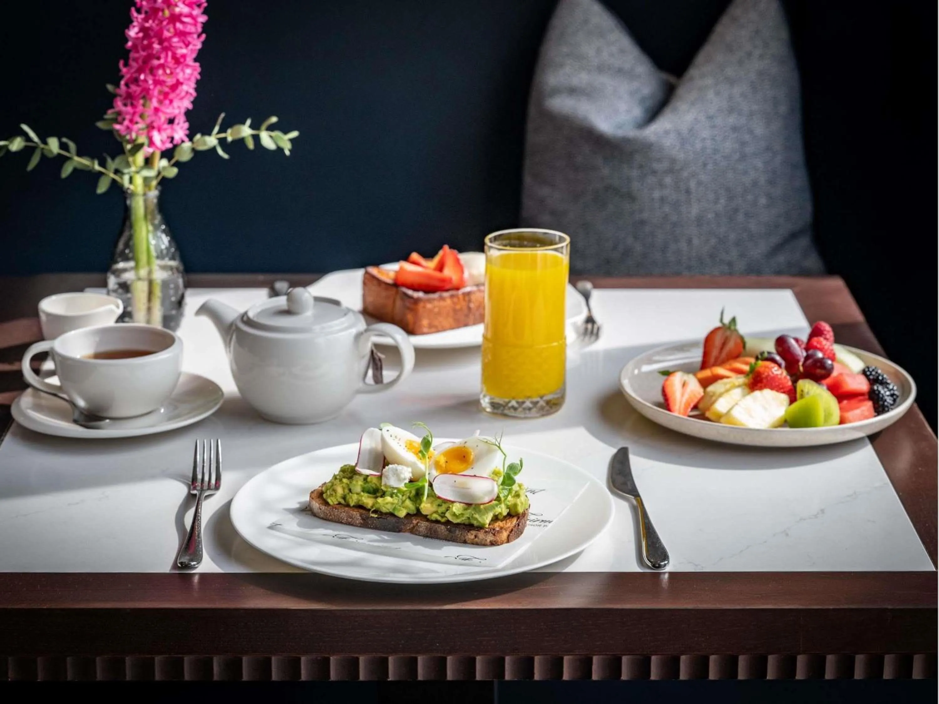 Restaurant/places to eat in Fairmont Windsor Park