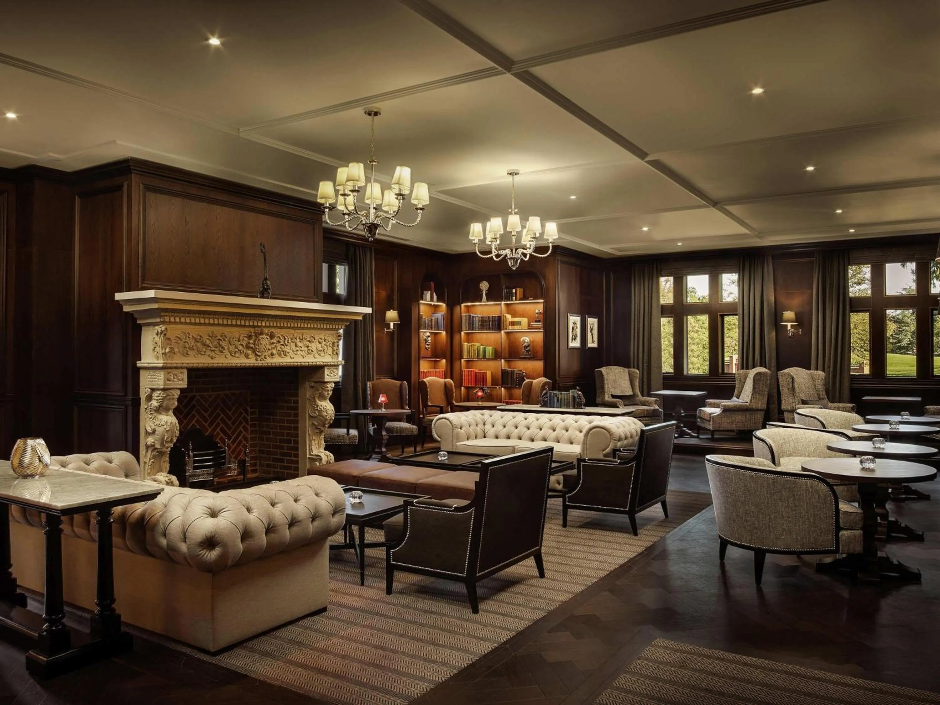 Lounge or bar in Fairmont Windsor Park