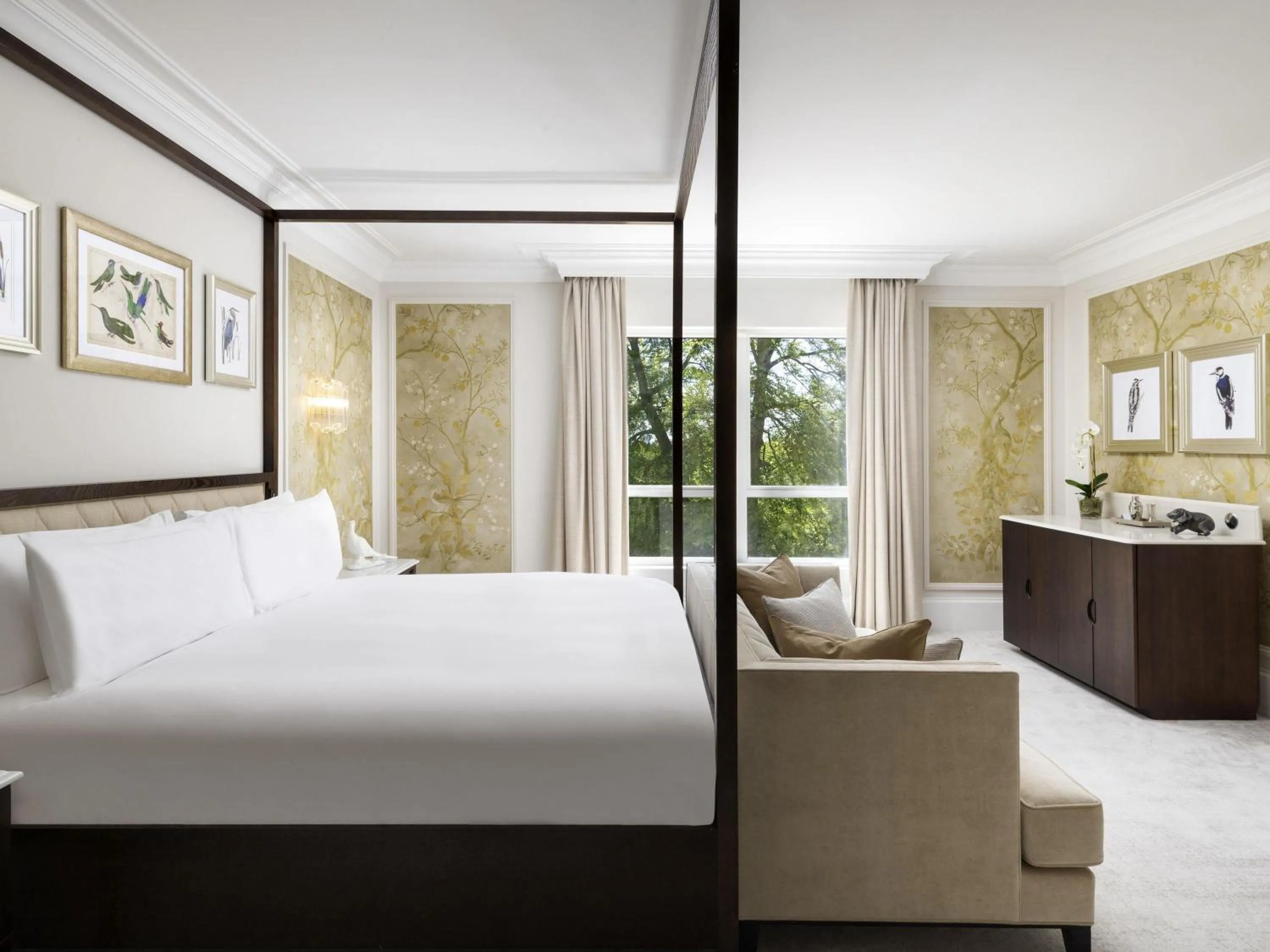 Bedroom, Bed in Fairmont Windsor Park
