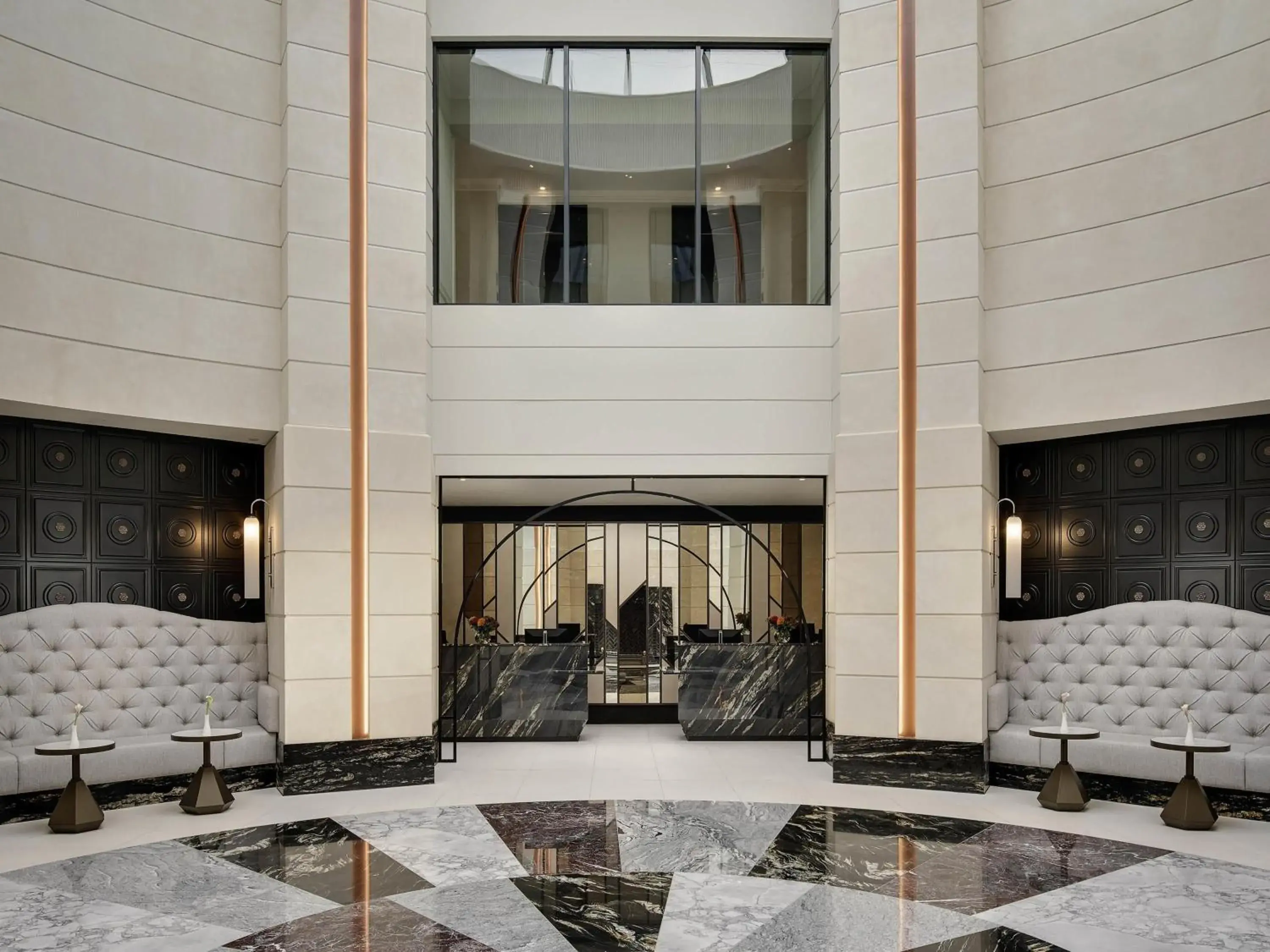 Property building in Fairmont Windsor Park Property building in Fairmont Windsor Park