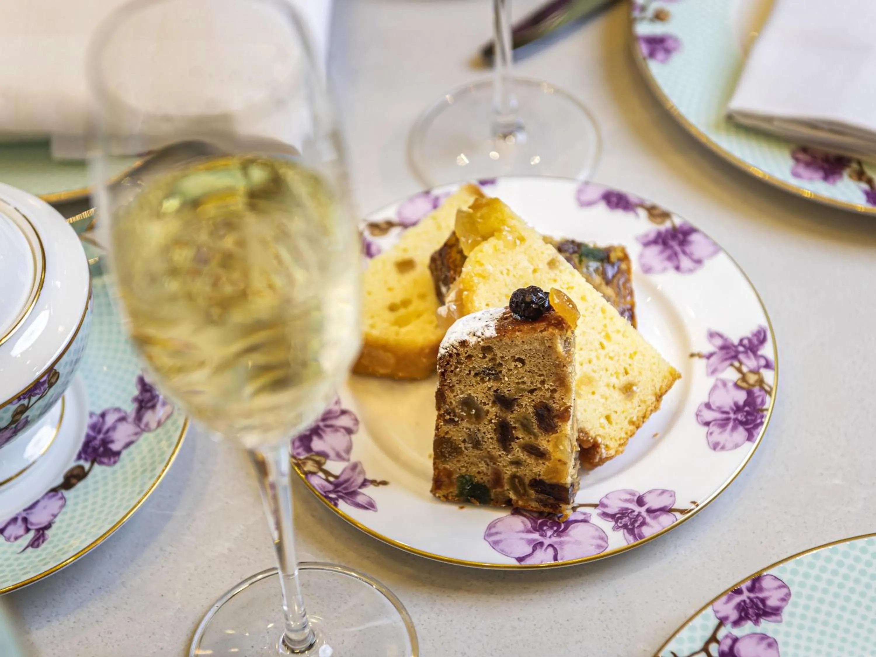 Restaurant/places to eat in Fairmont Windsor Park