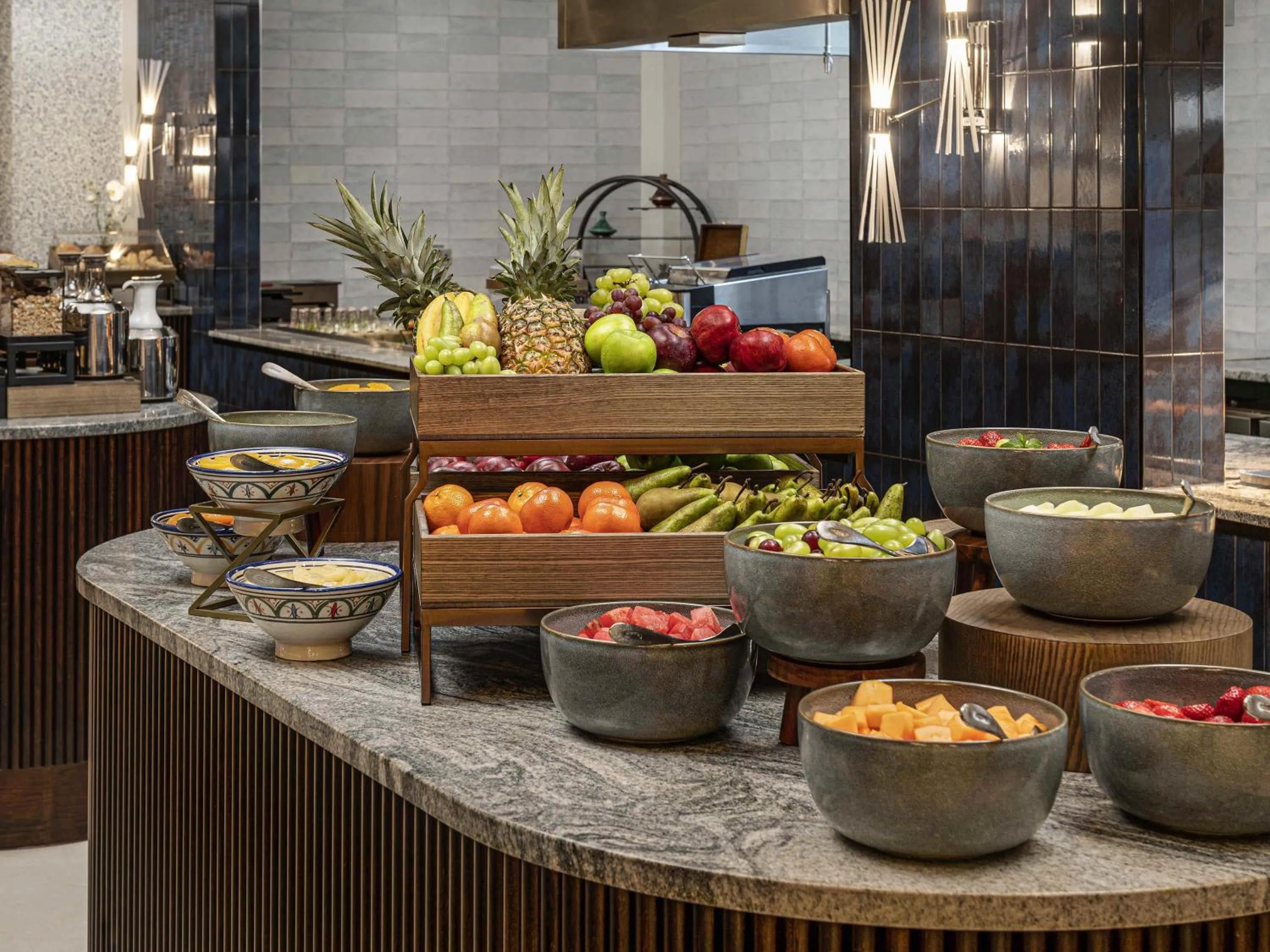 Restaurant/places to eat in Fairmont Windsor Park