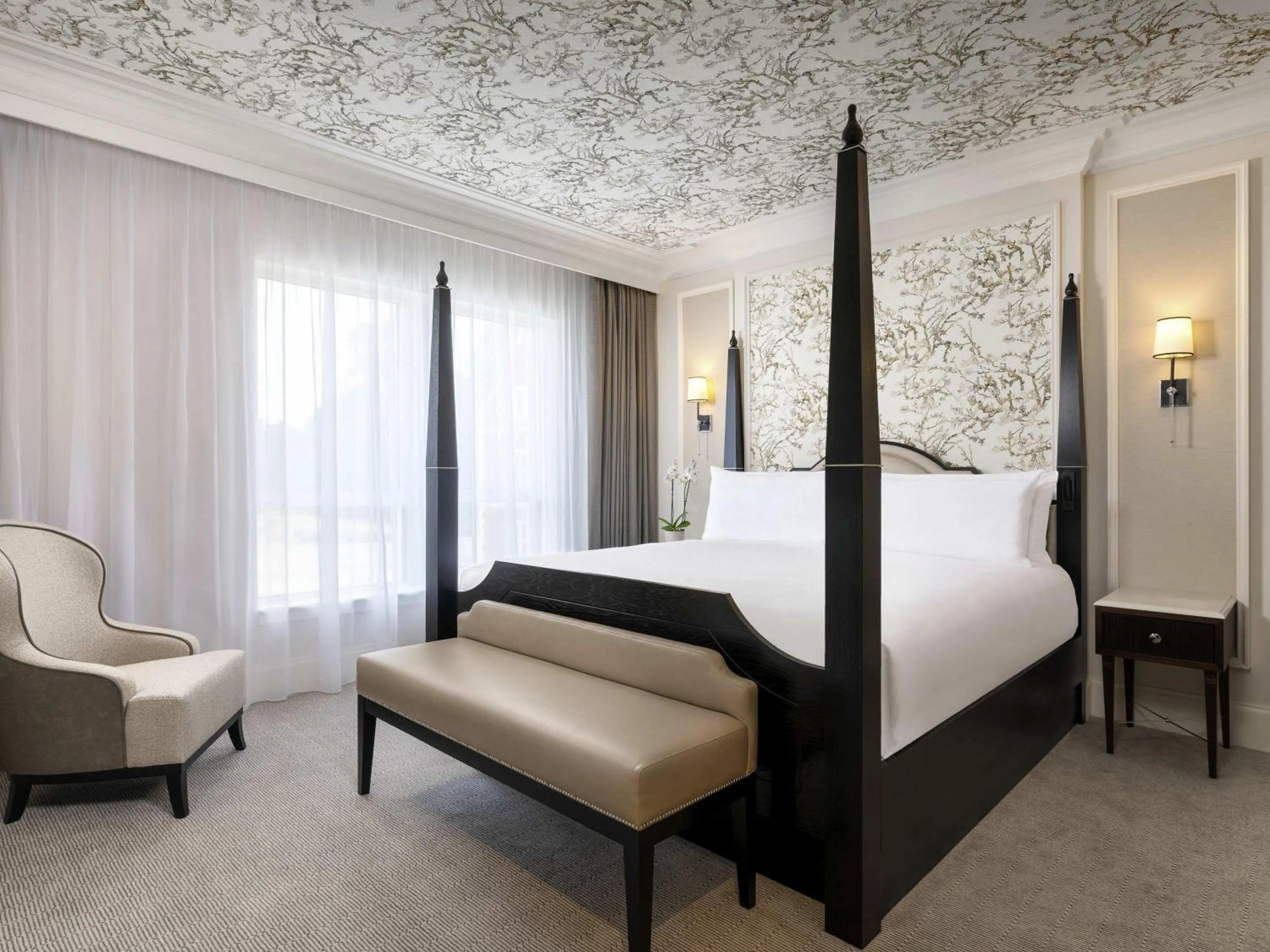 Bedroom, Bed in Fairmont Windsor Park