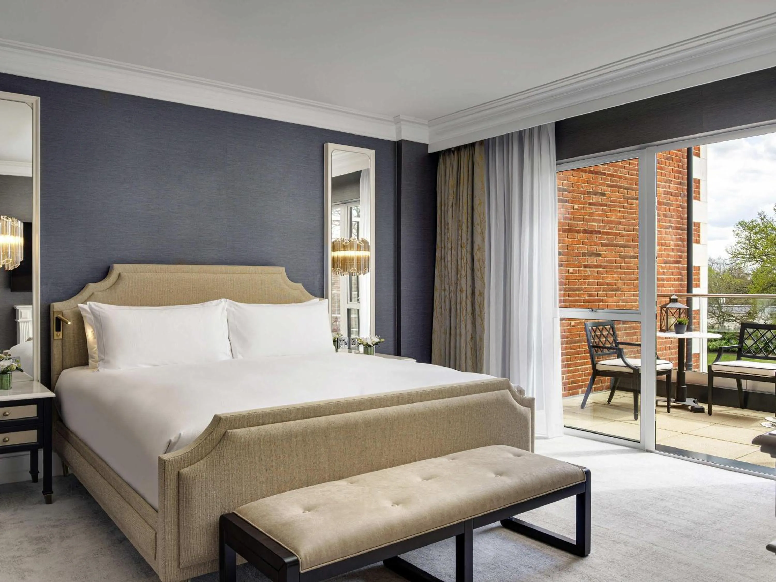 Bedroom, Bed in Fairmont Windsor Park