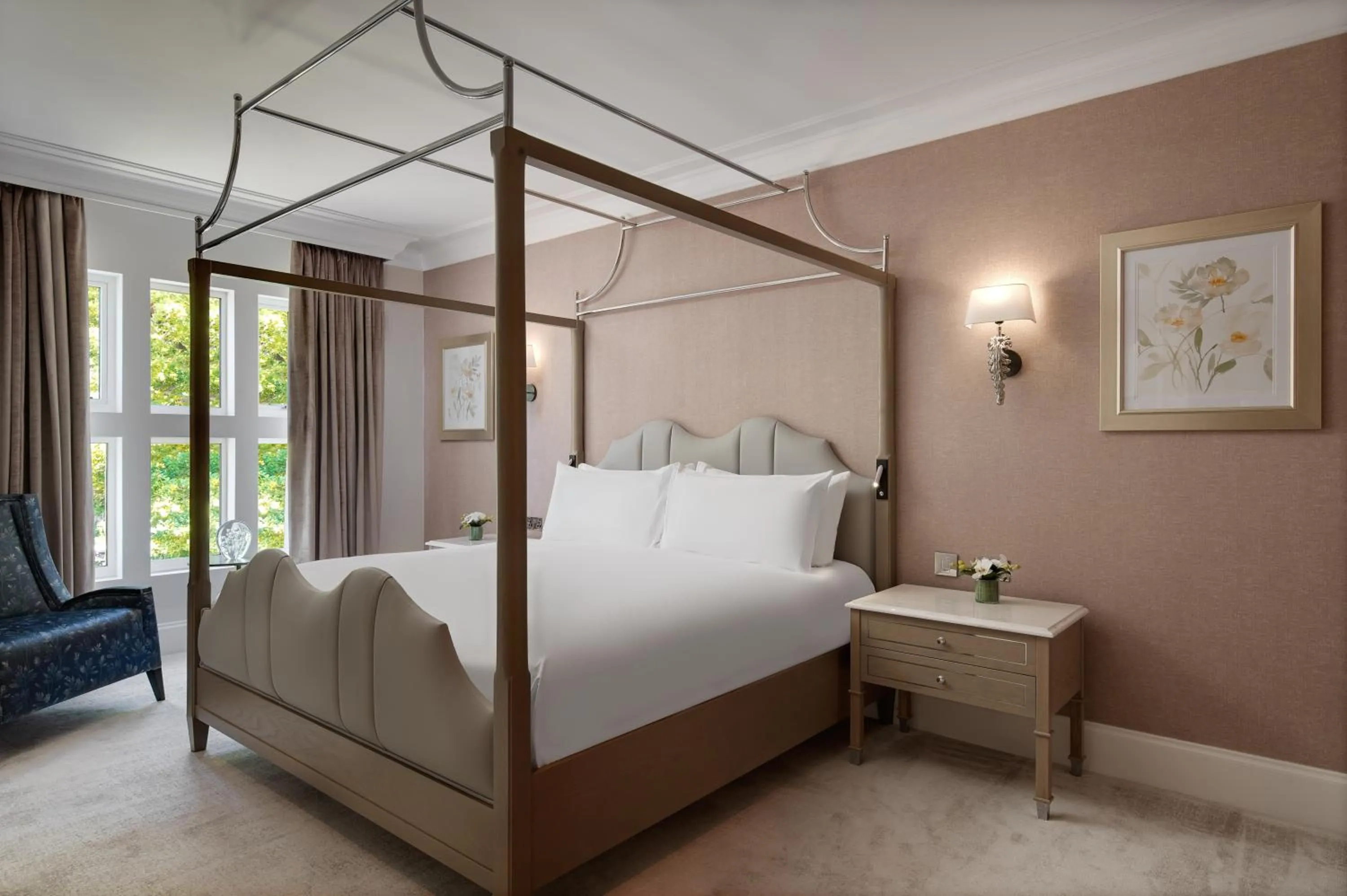 Bed in Fairmont Windsor Park