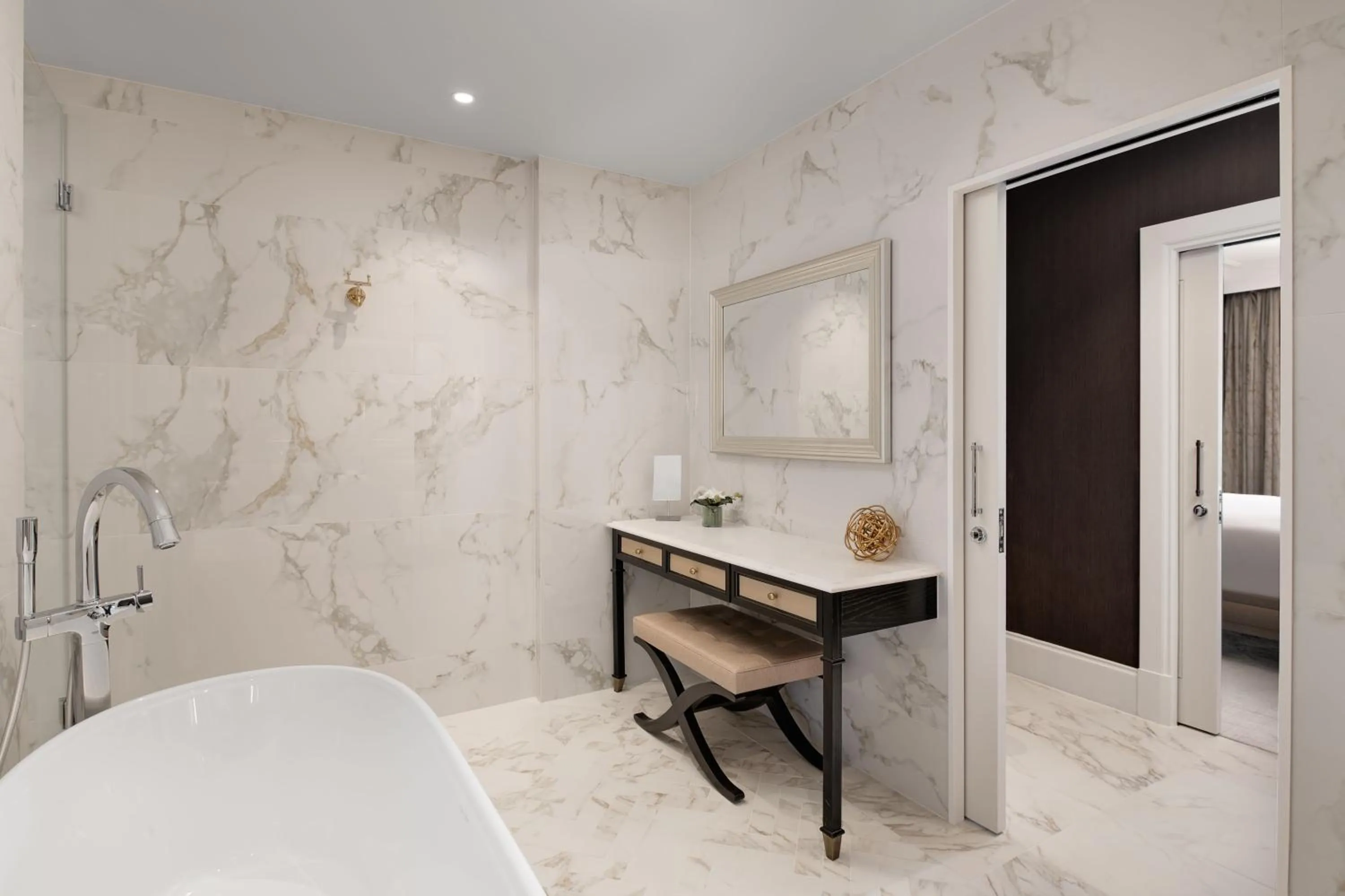 Bathroom in Fairmont Windsor Park