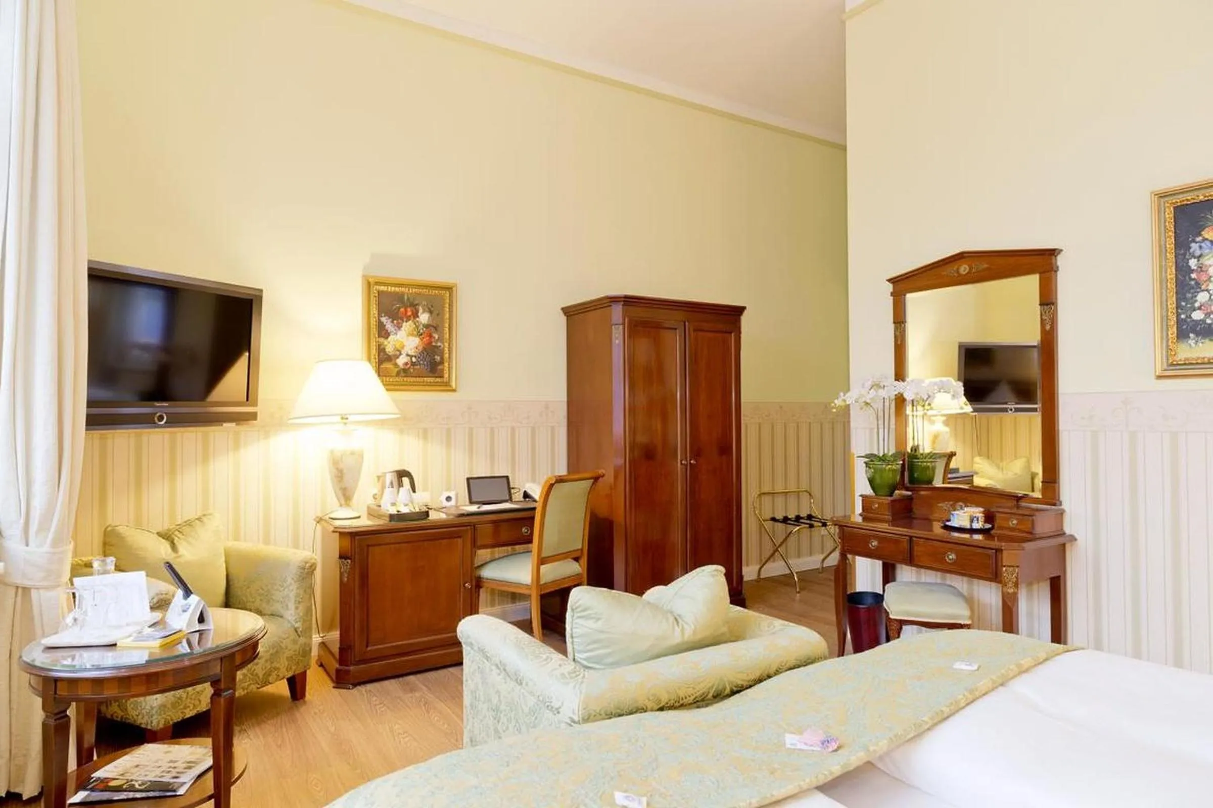 Photo of the whole room, Bed in Hotel Villa Monte Vino