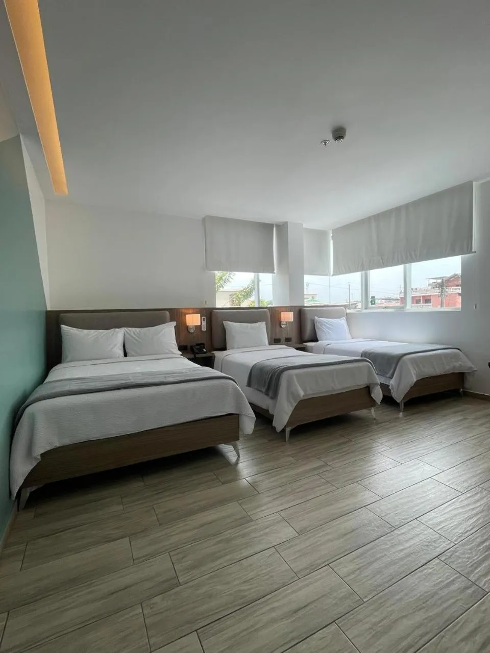 Photo of the whole room, Bed in Hotel Puerto Pacifico Guayaquil Airport