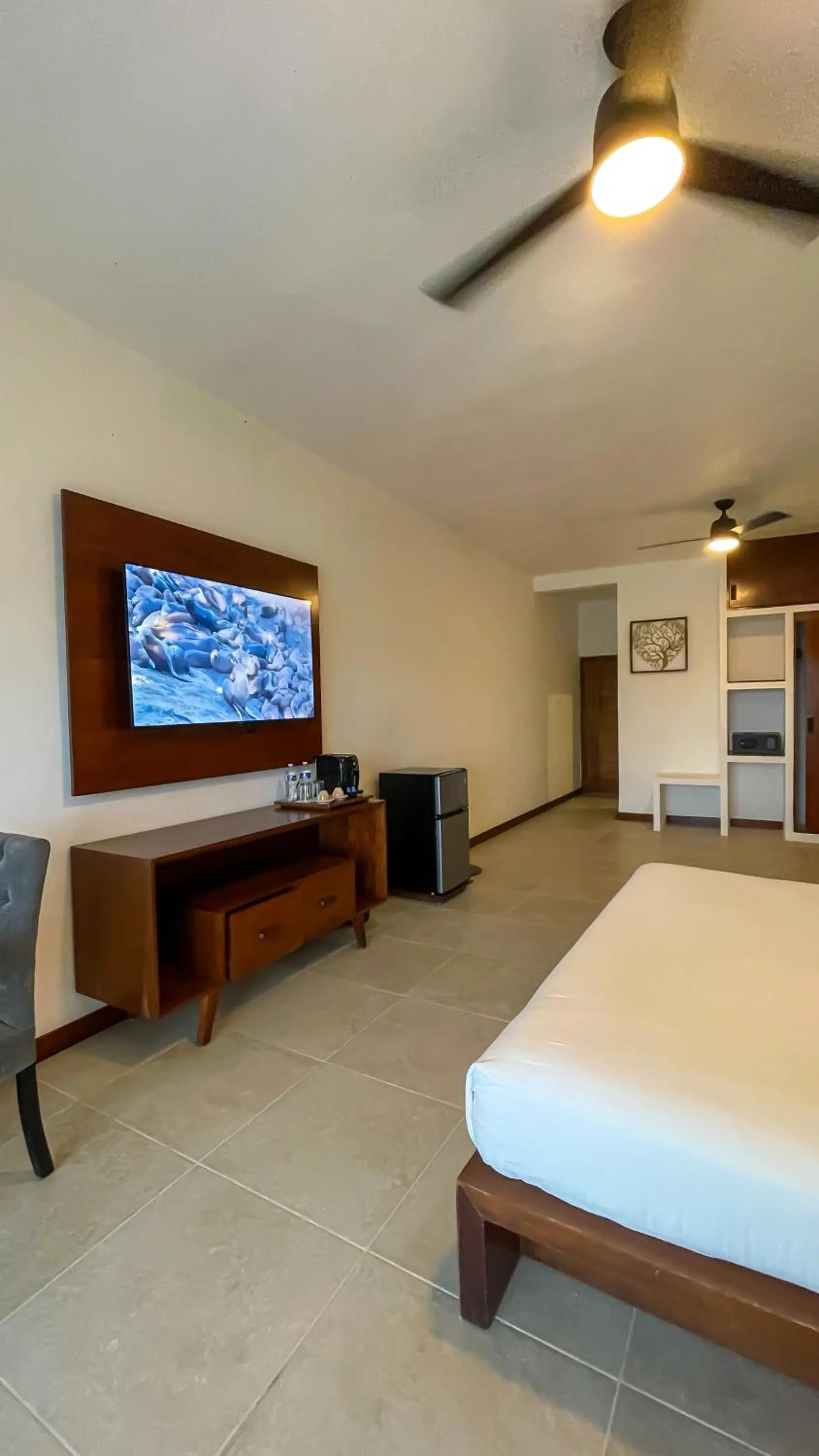 TV and multimedia, Bed in Ocean Drive Hotel