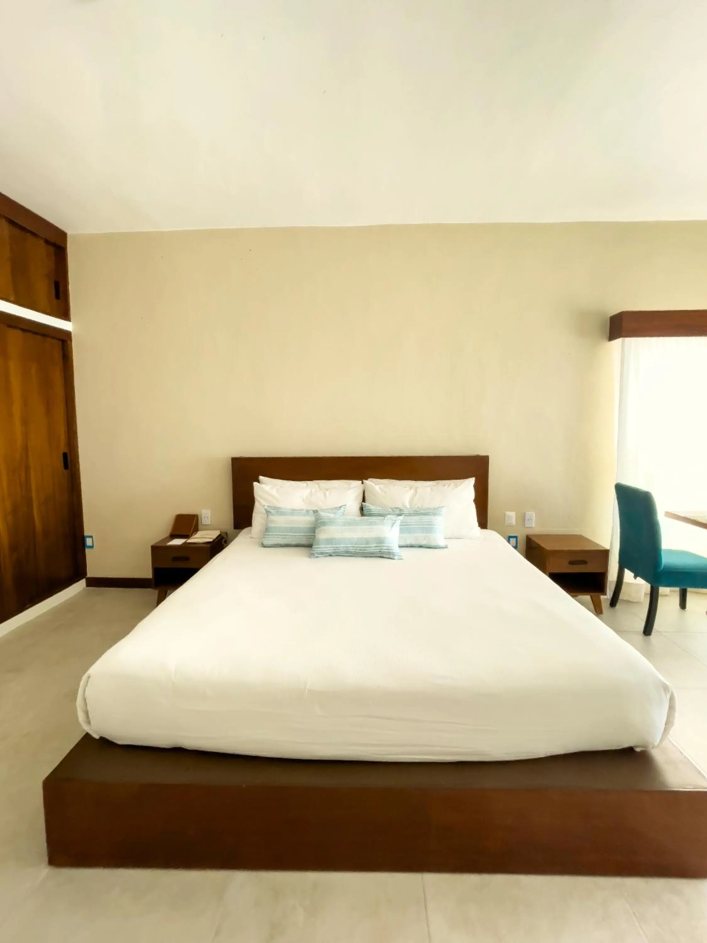 Bedroom, Bed in Ocean Drive Hotel